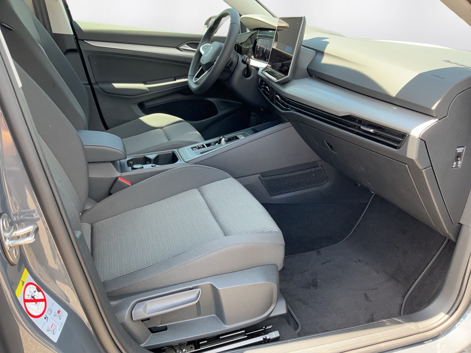 VW Golf 1.5 e TSI mHEV Value DSG-image-13