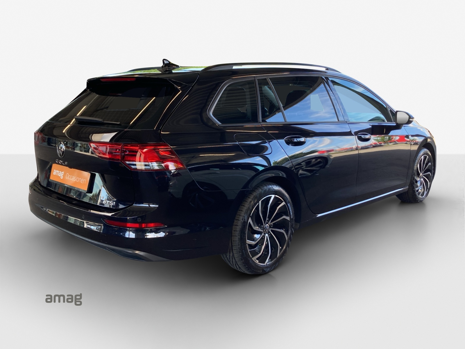 VW Golf Variant 1.5 eTSI mHEV Life-image-4
