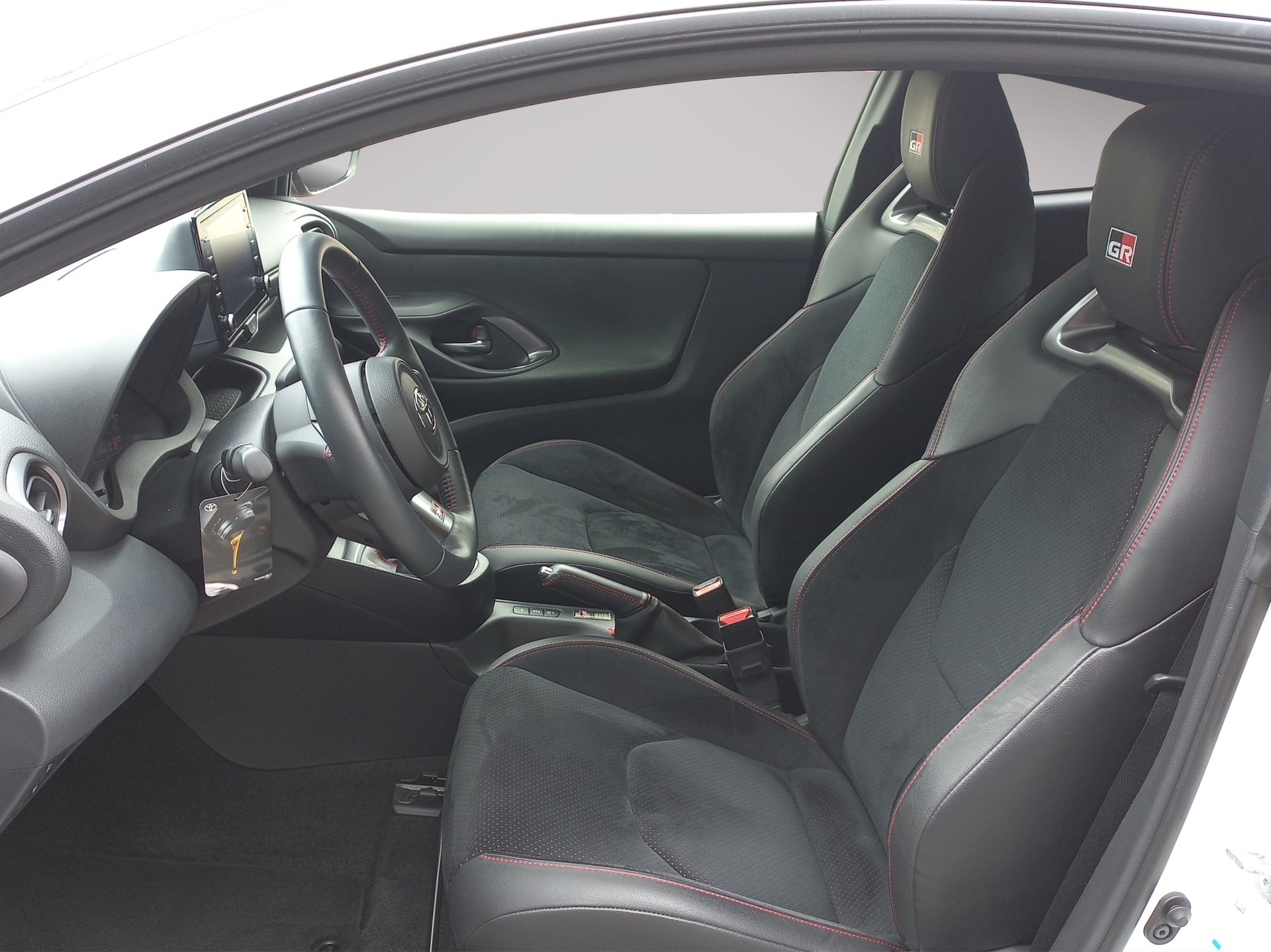 TOYOTA Yaris 1.6 GR Sport-image-3