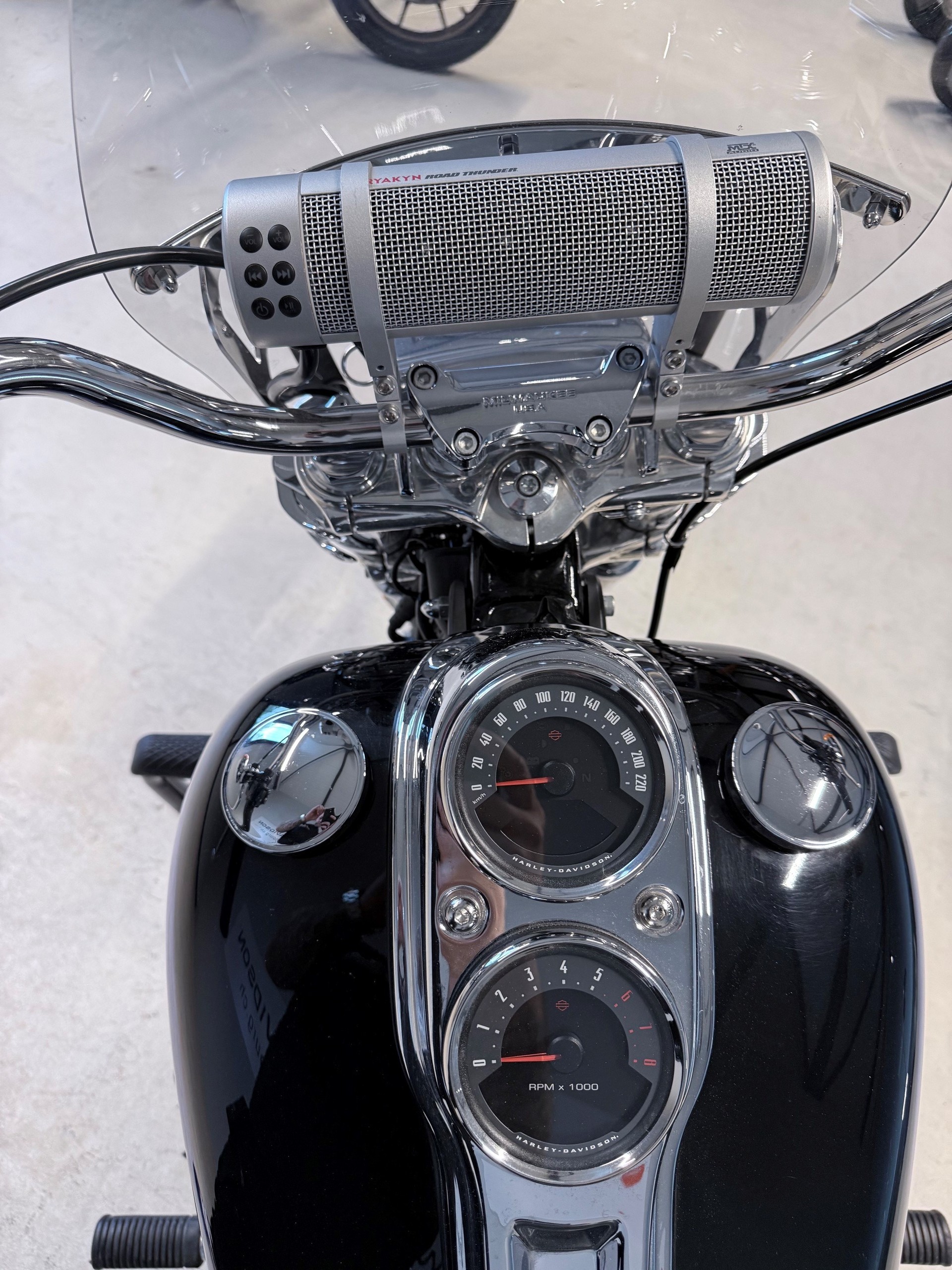 HARLEY-DAVIDSON FXLR Low Rider 107 ABS-image-2