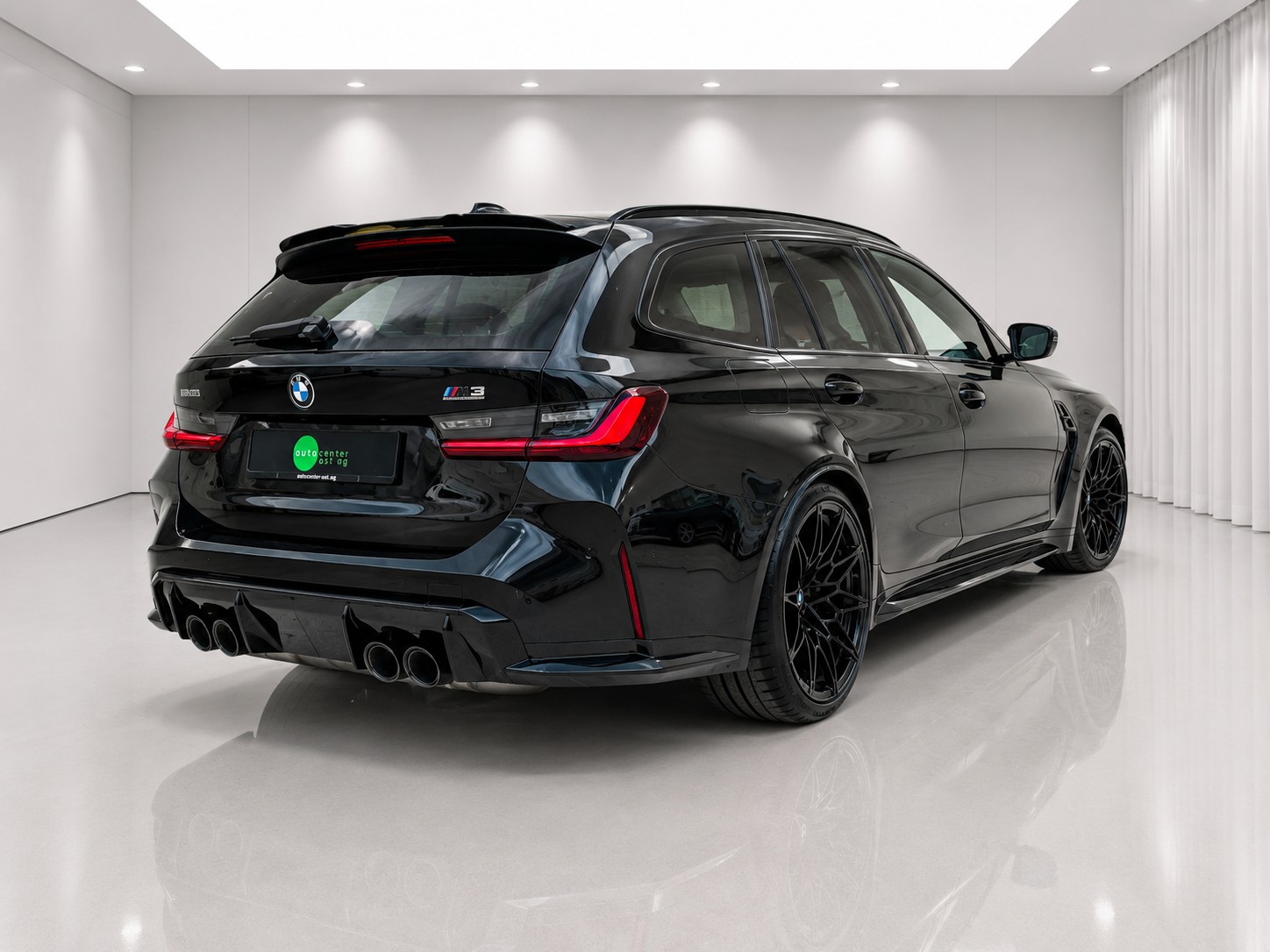 BMW M3 Touring xDrive Competition M-showroom-element-3