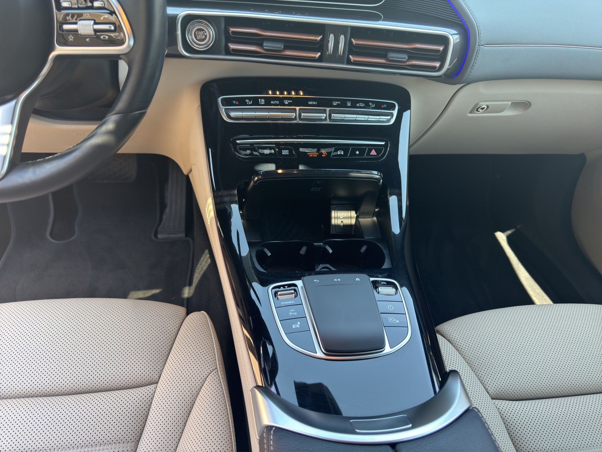 MERCEDES-BENZ EQC 400 4Matic-image-13