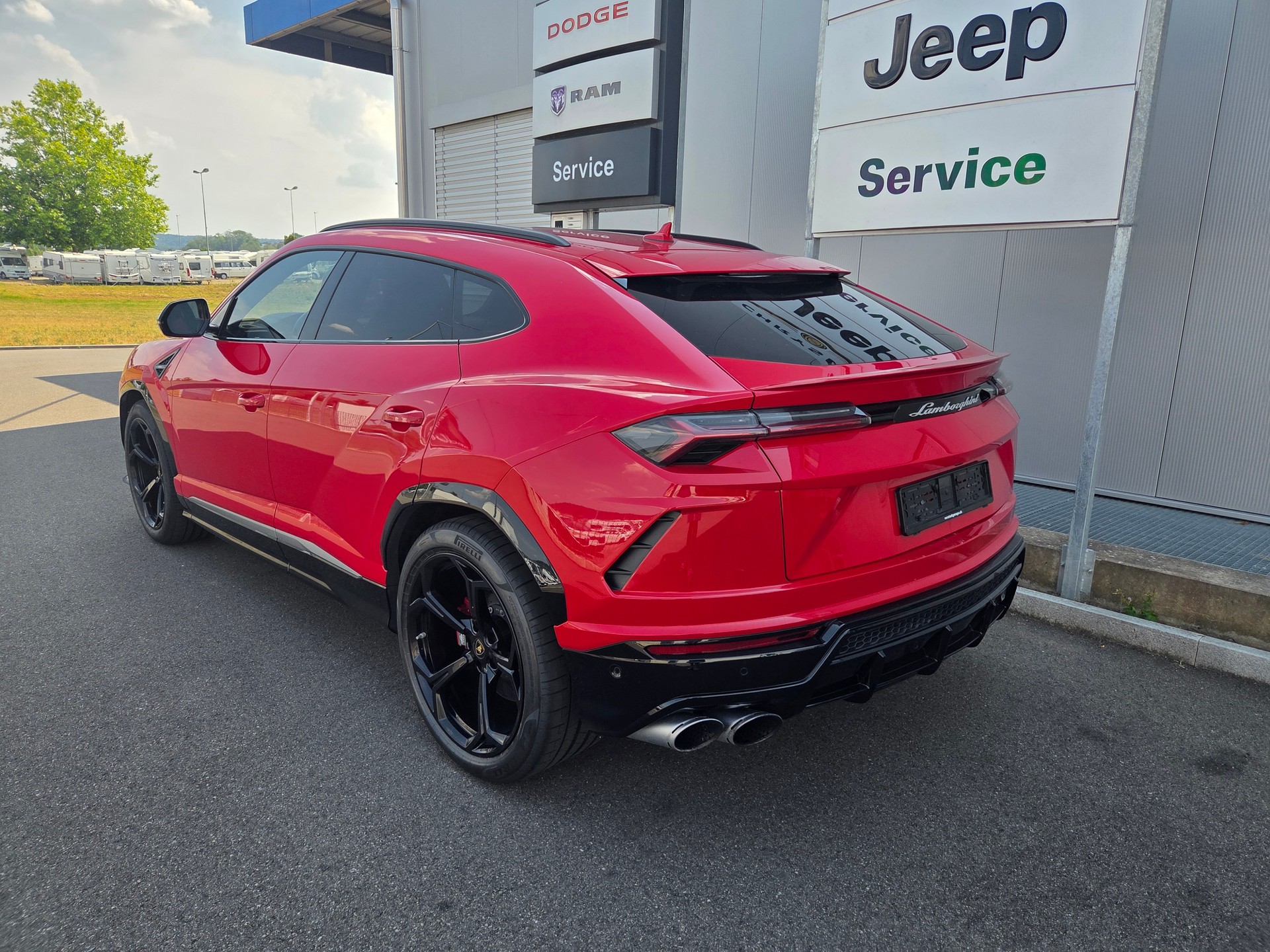 LAMBORGHINI Urus E-Gear-showroom-element-2