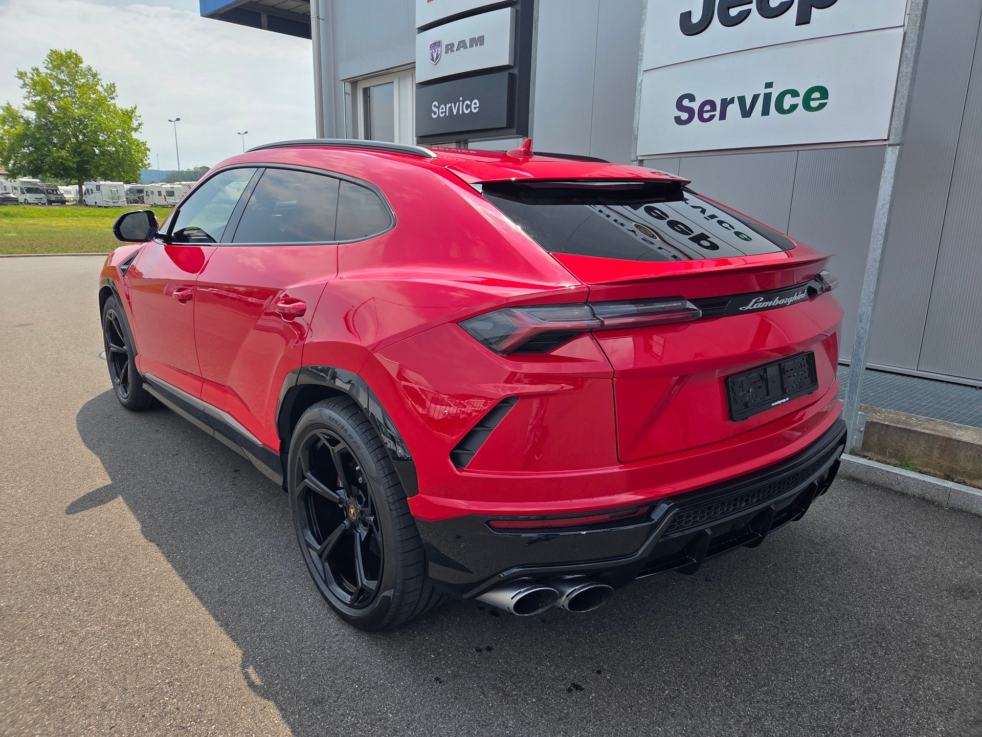 LAMBORGHINI Urus E-Gear-showroom-element-2