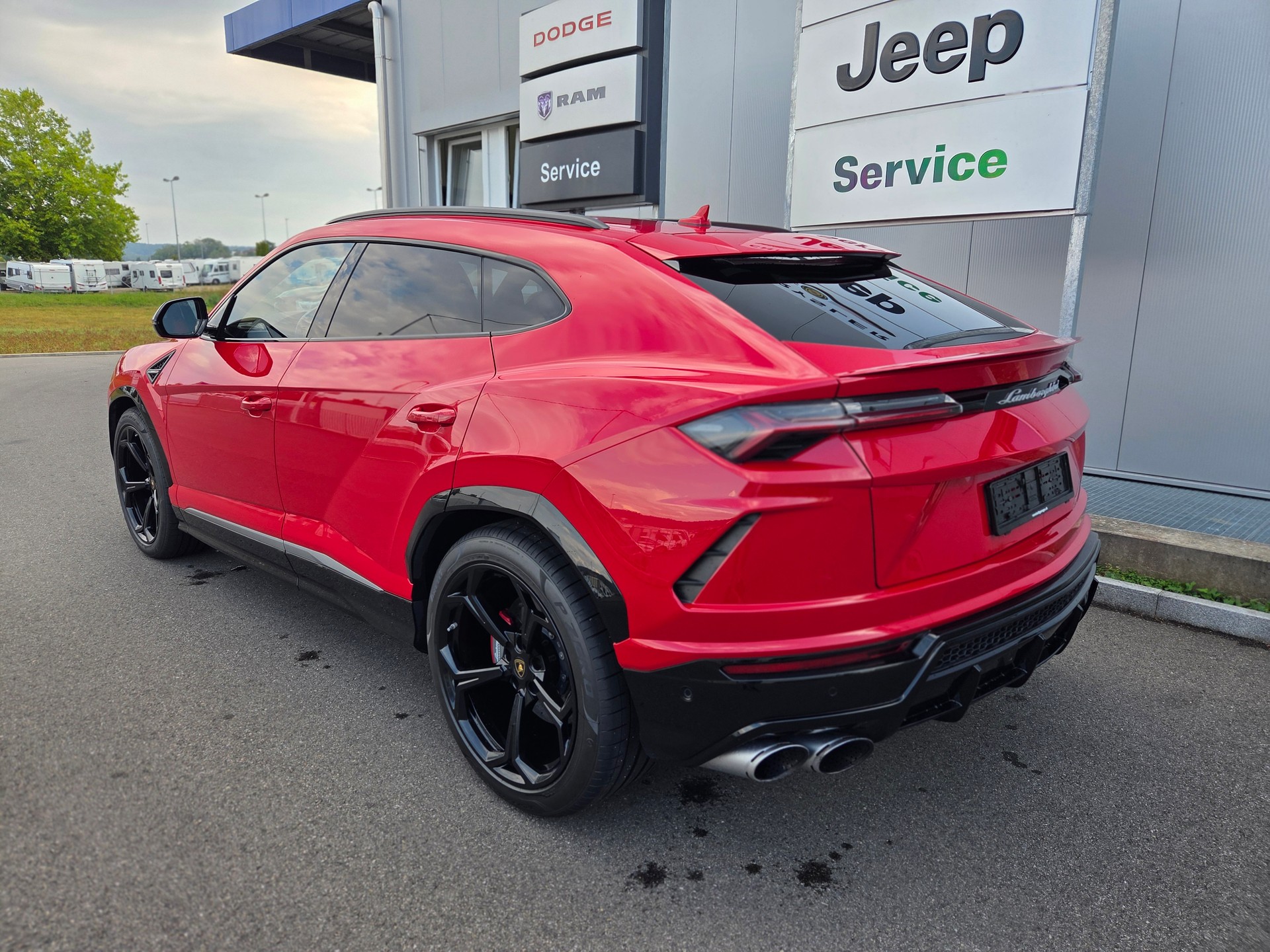 LAMBORGHINI Urus E-Gear-showroom-element-2