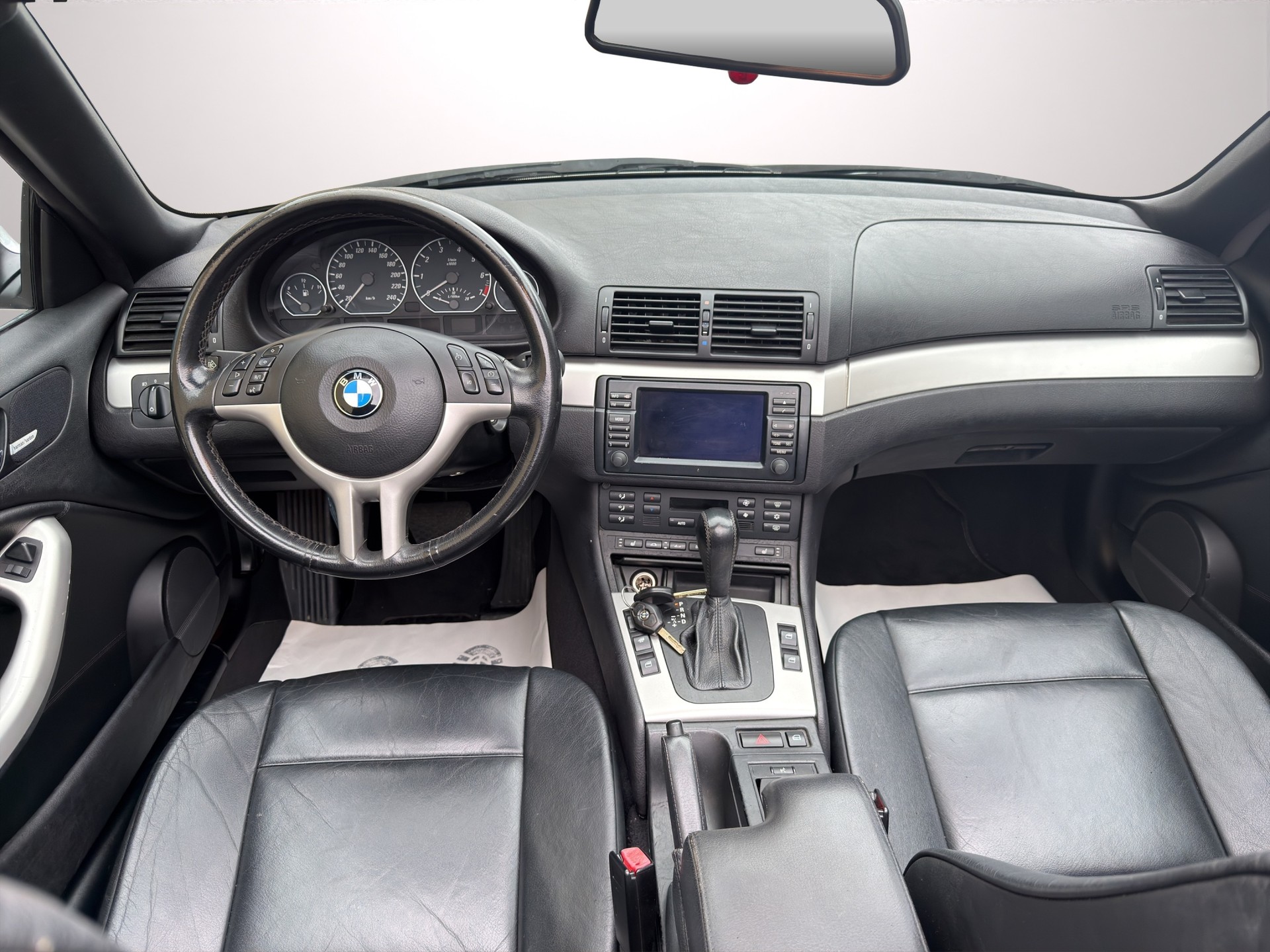 BMW 330Ci Cabriolet-image-12