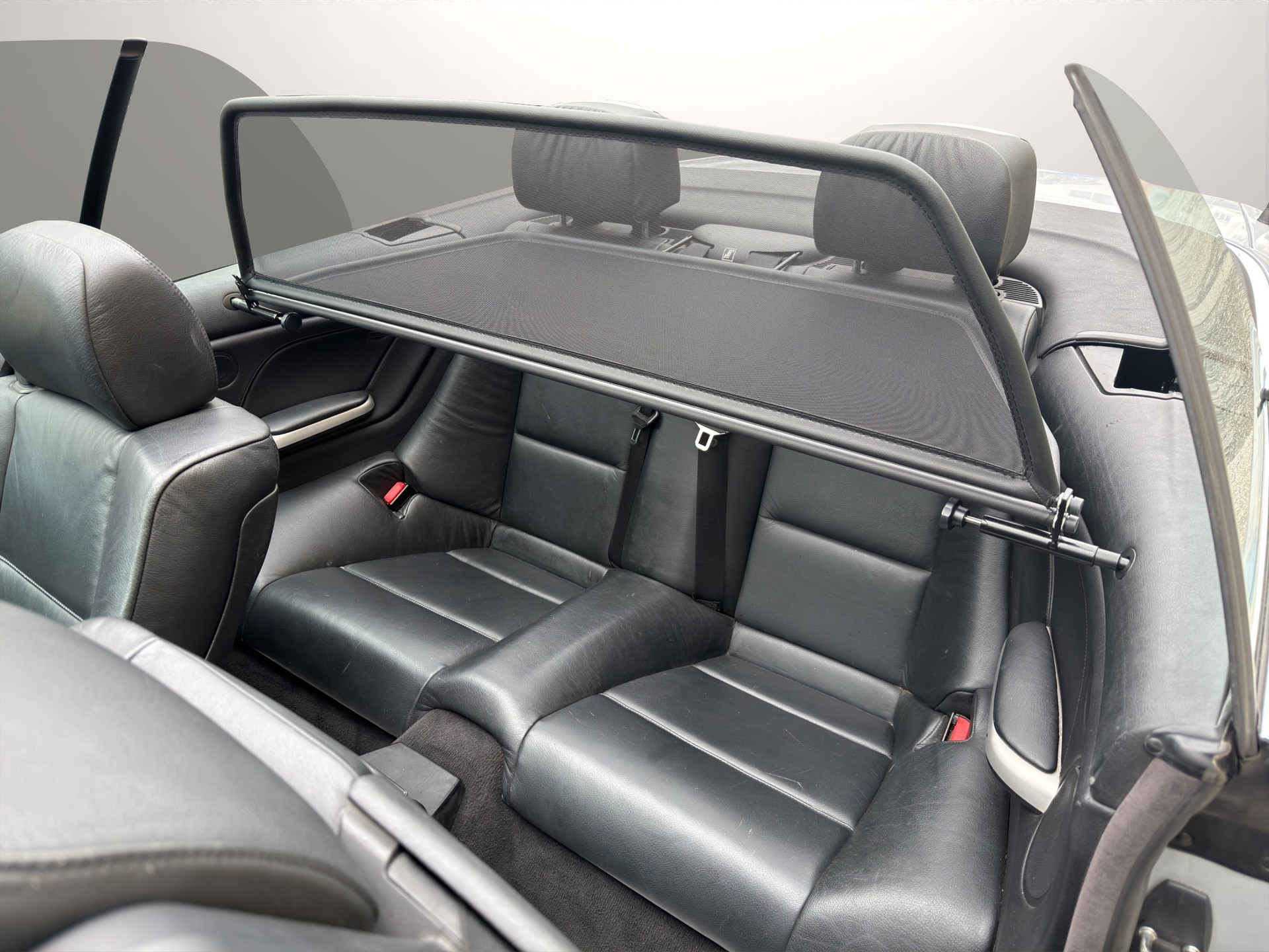 BMW 330Ci Cabriolet-image-11
