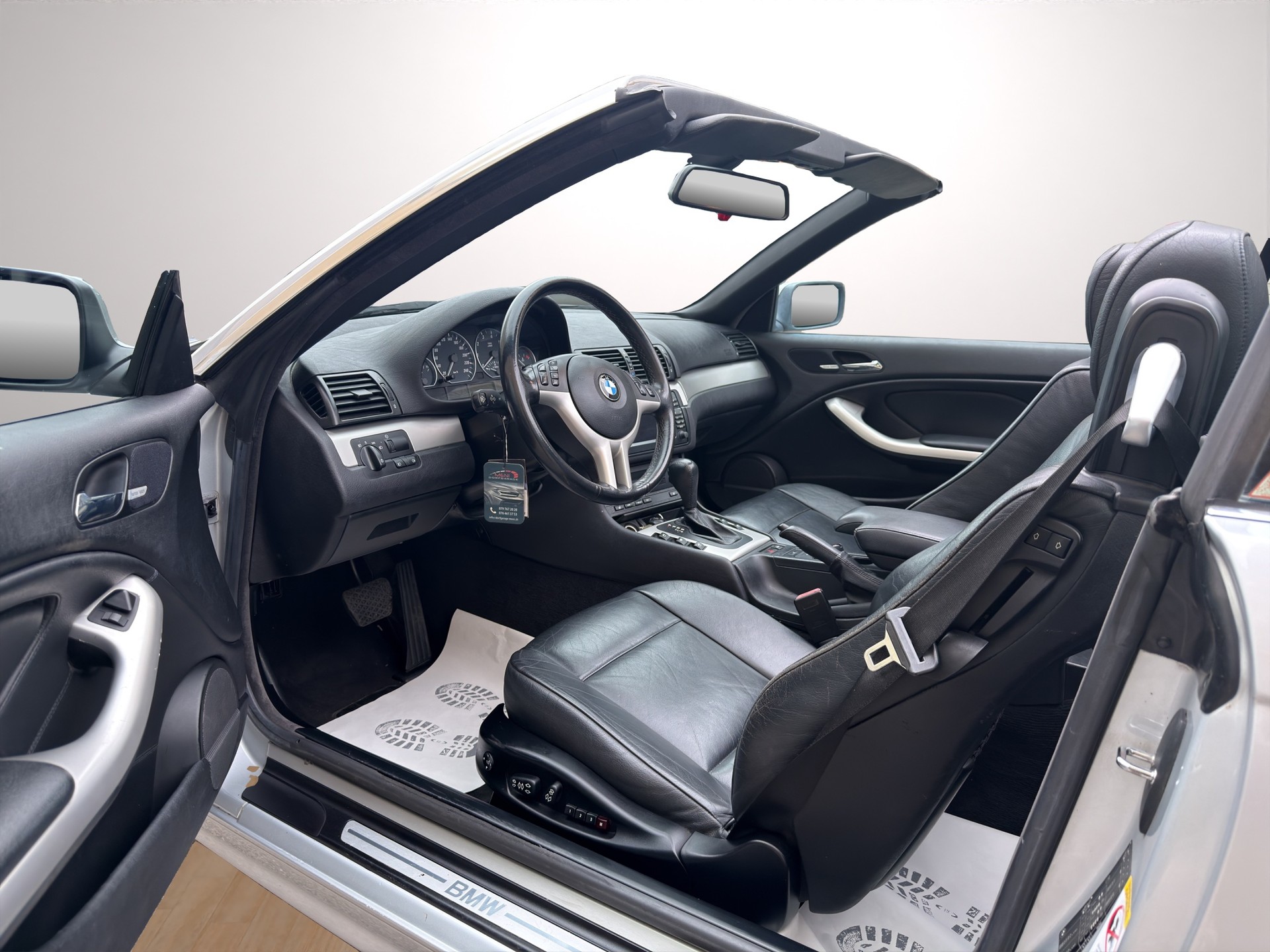 BMW 330Ci Cabriolet-image-8