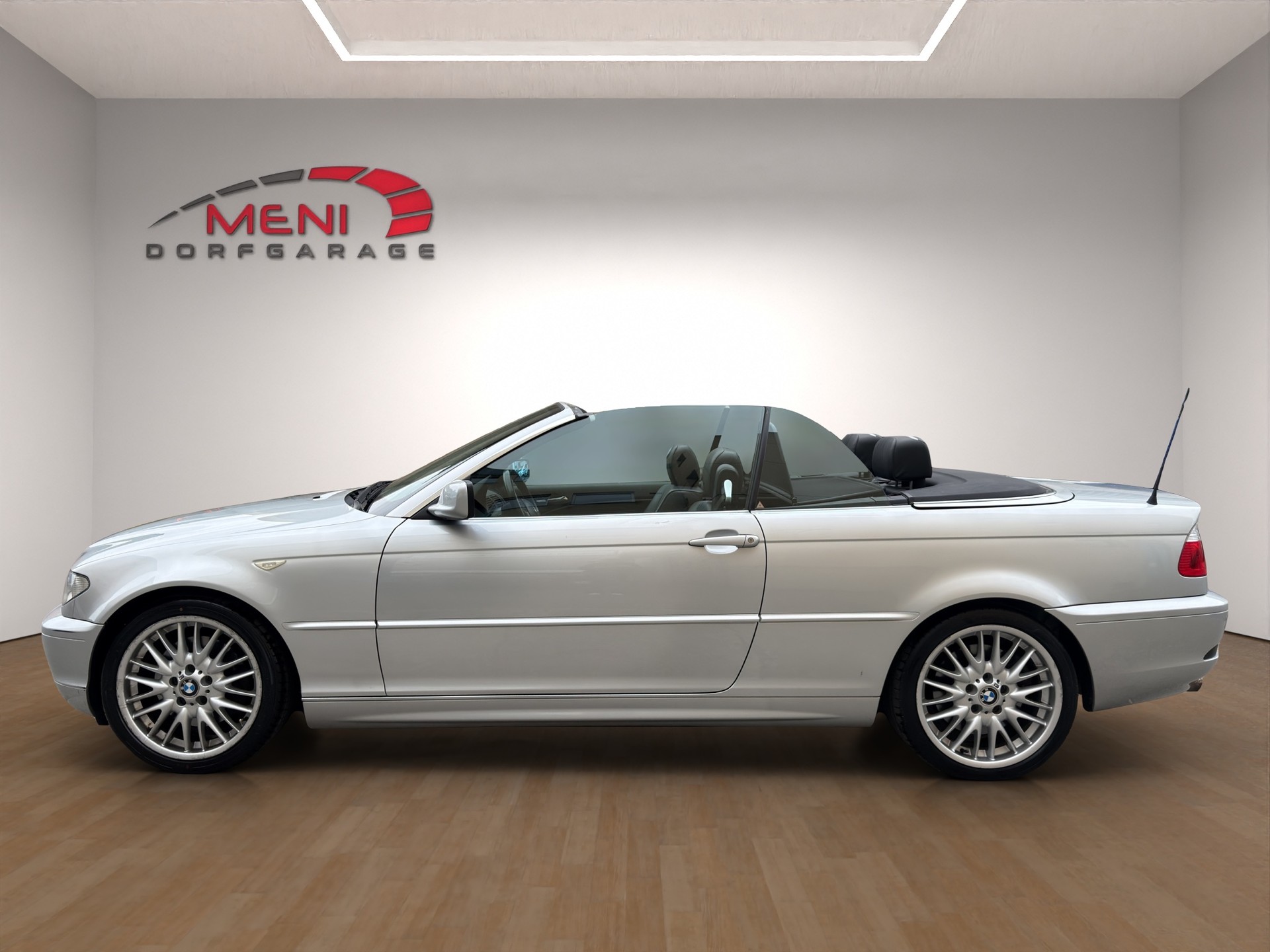 BMW 330Ci Cabriolet-image-3