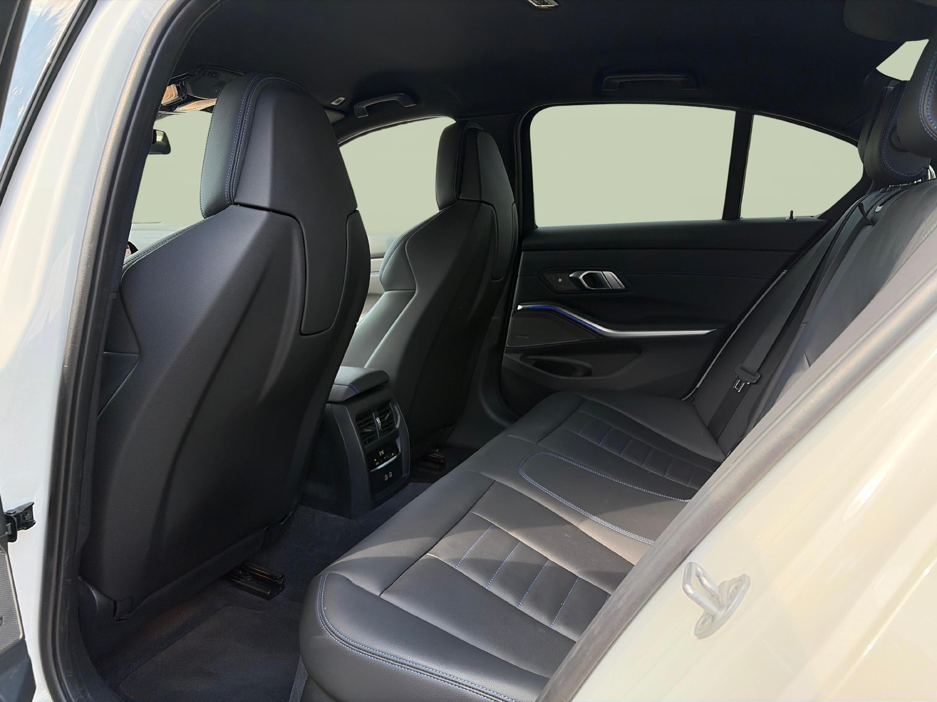 BMW 330i xDrive SAG M Sport-image-12