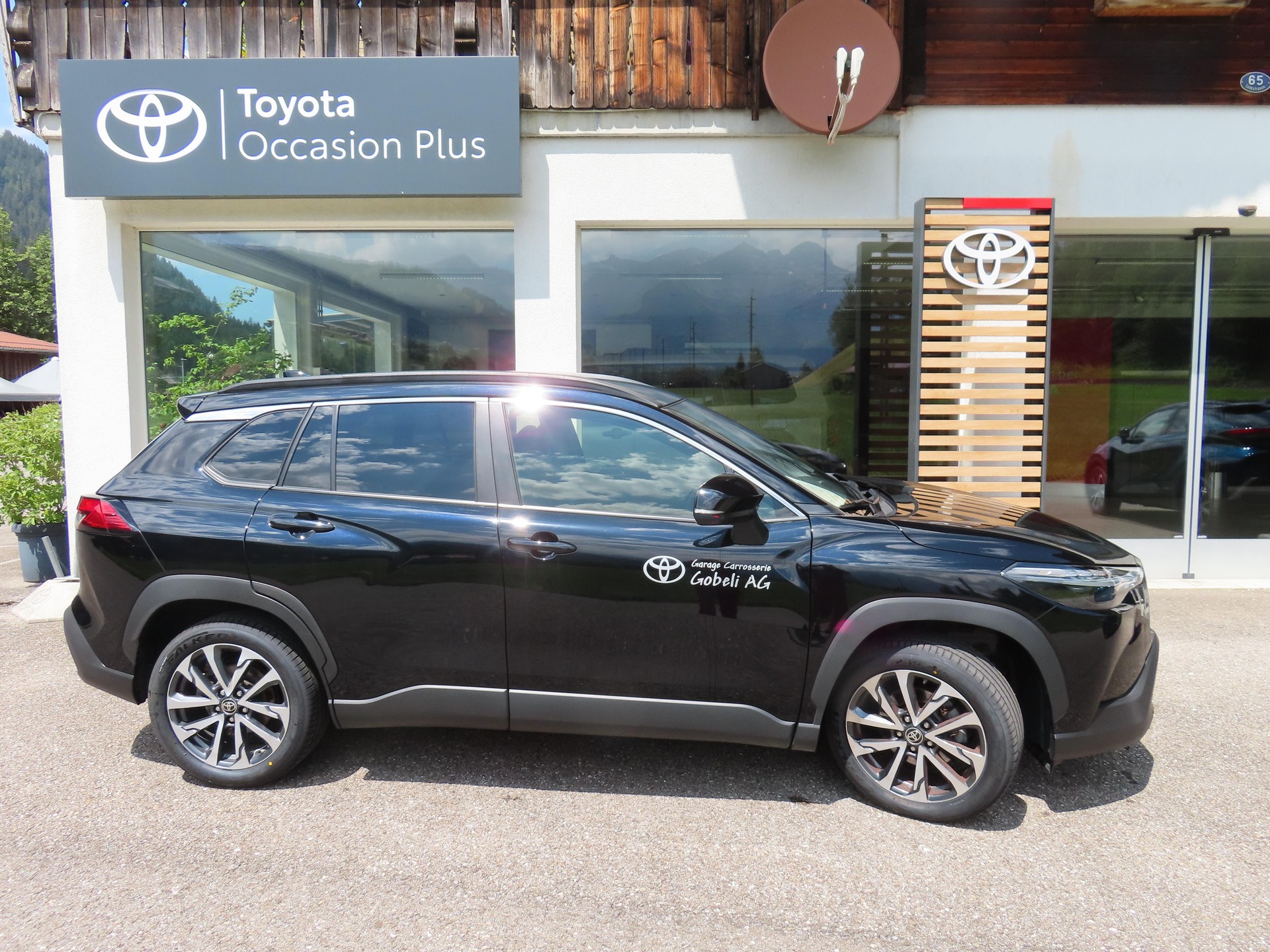 TOYOTA Corolla Cross 2.0 HSD Trend AWD-i-showroom-element-3