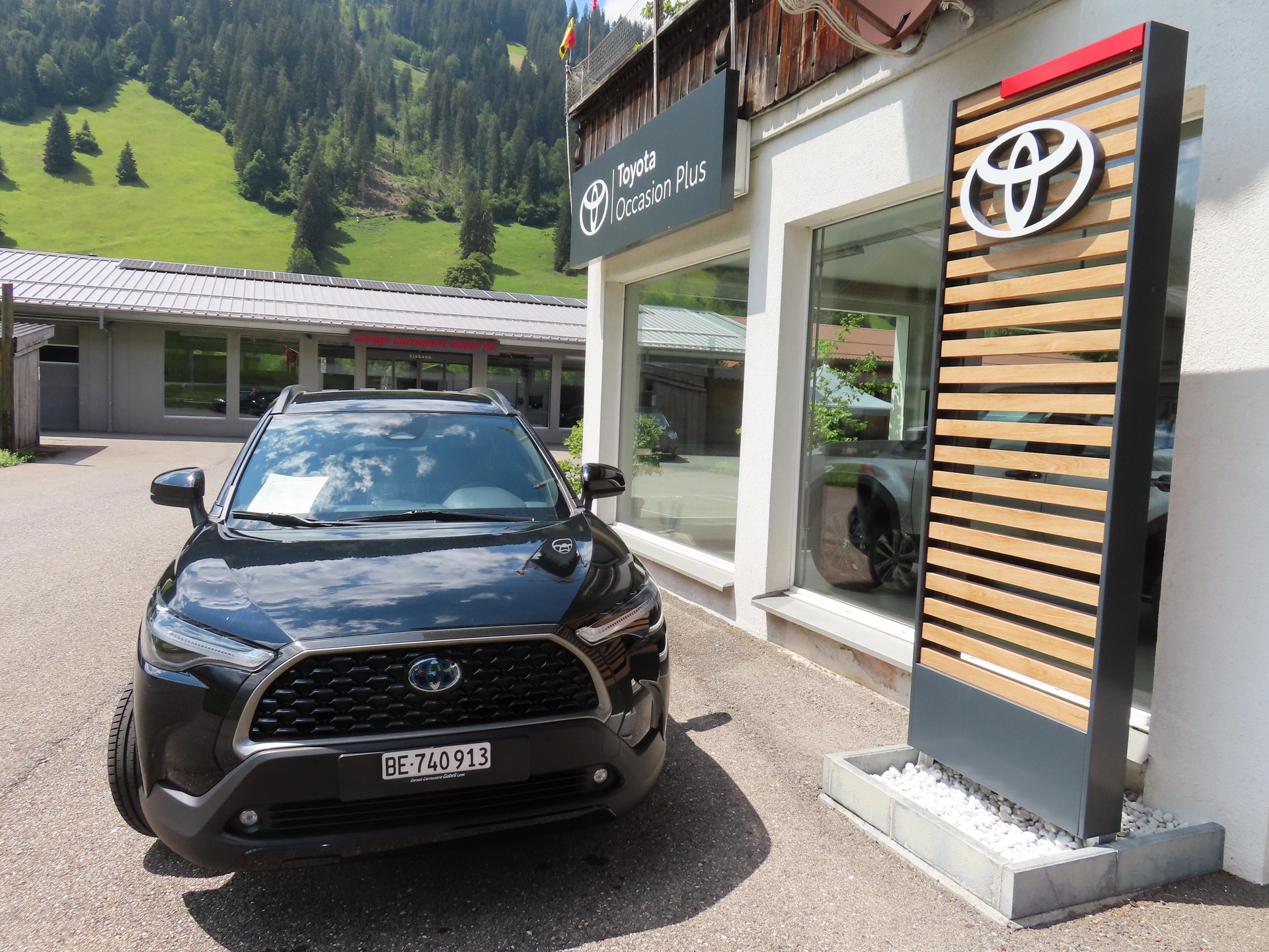 TOYOTA Corolla Cross 2.0 HSD Trend AWD-i-showroom-element-2