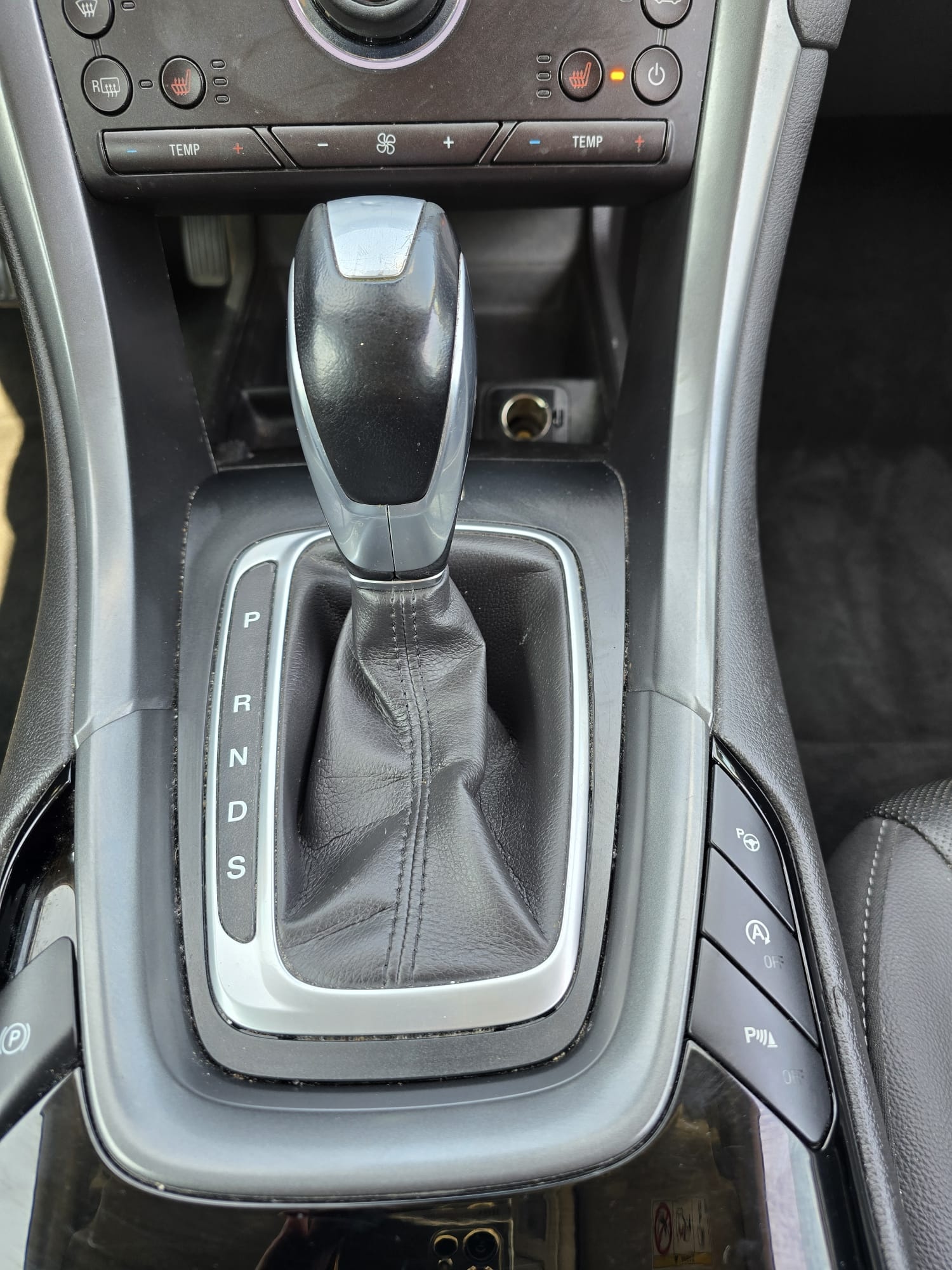 FORD Mondeo 2.0 TDCi Titanium AWD PowerShift-image-11