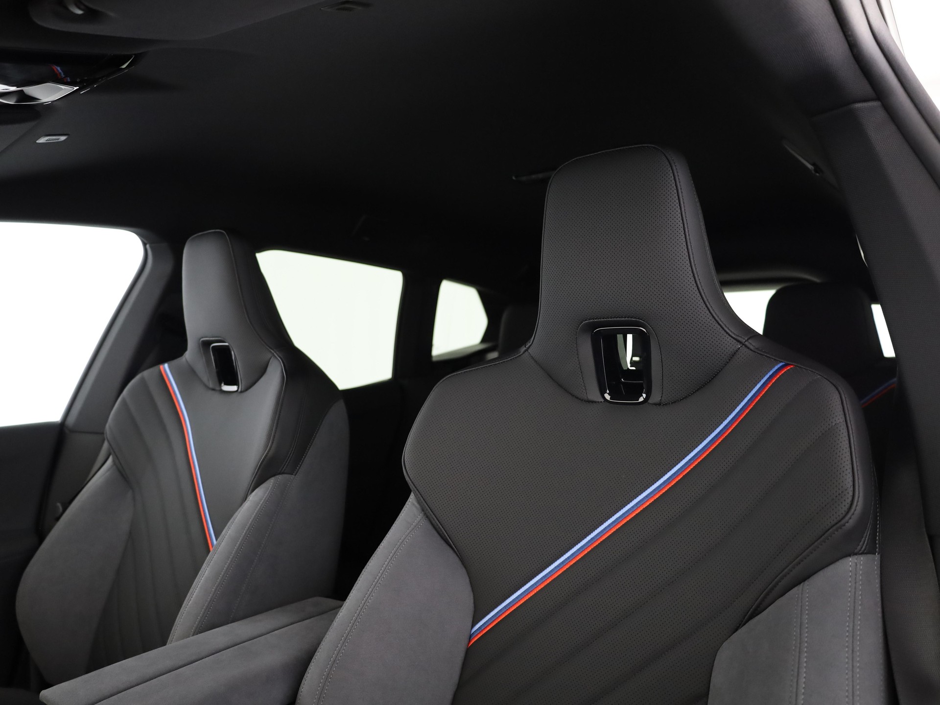 BMW iX xDrive60-image-11