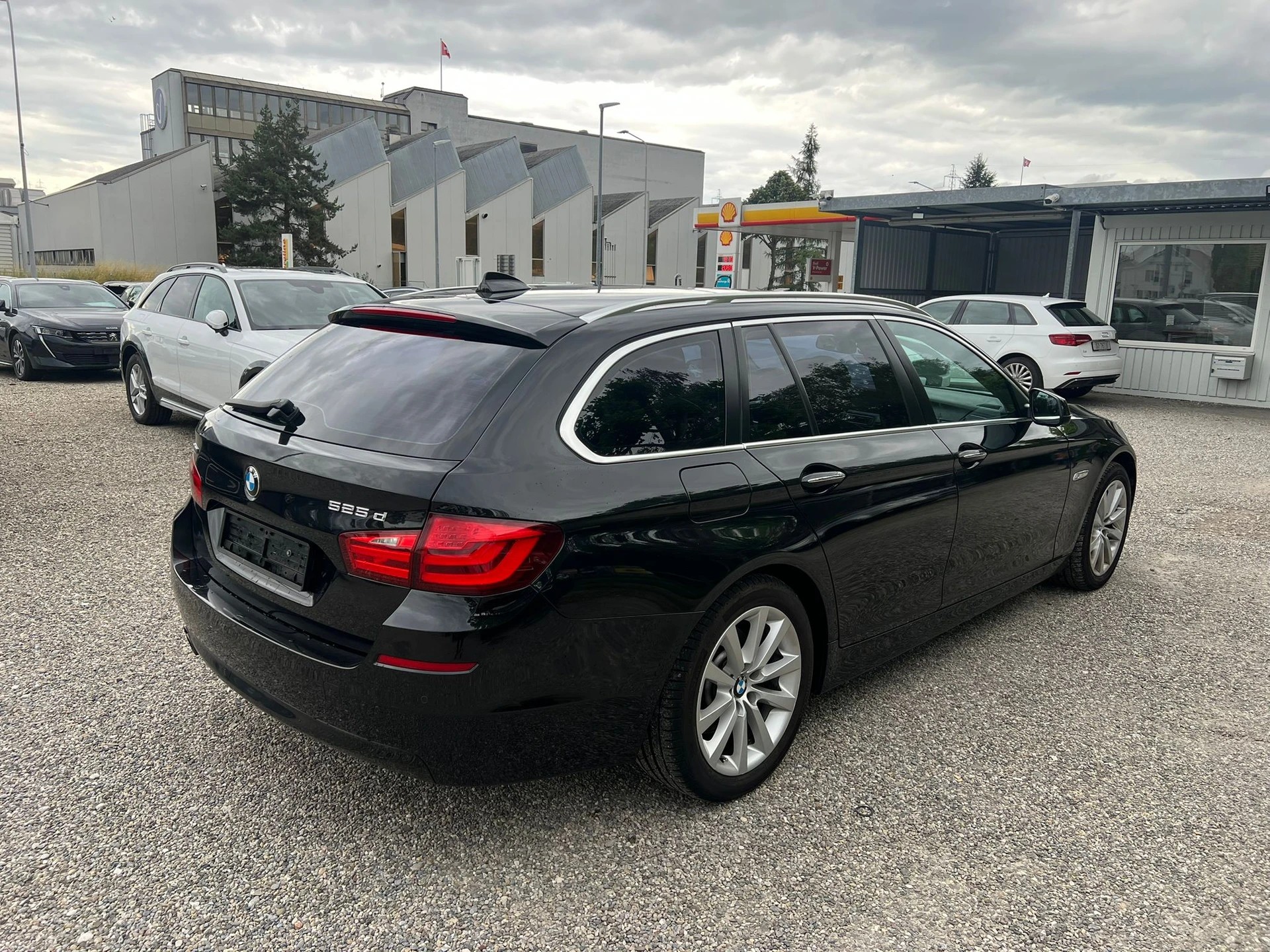 BMW 525d xDrive Touring Steptronic-showroom-element-3