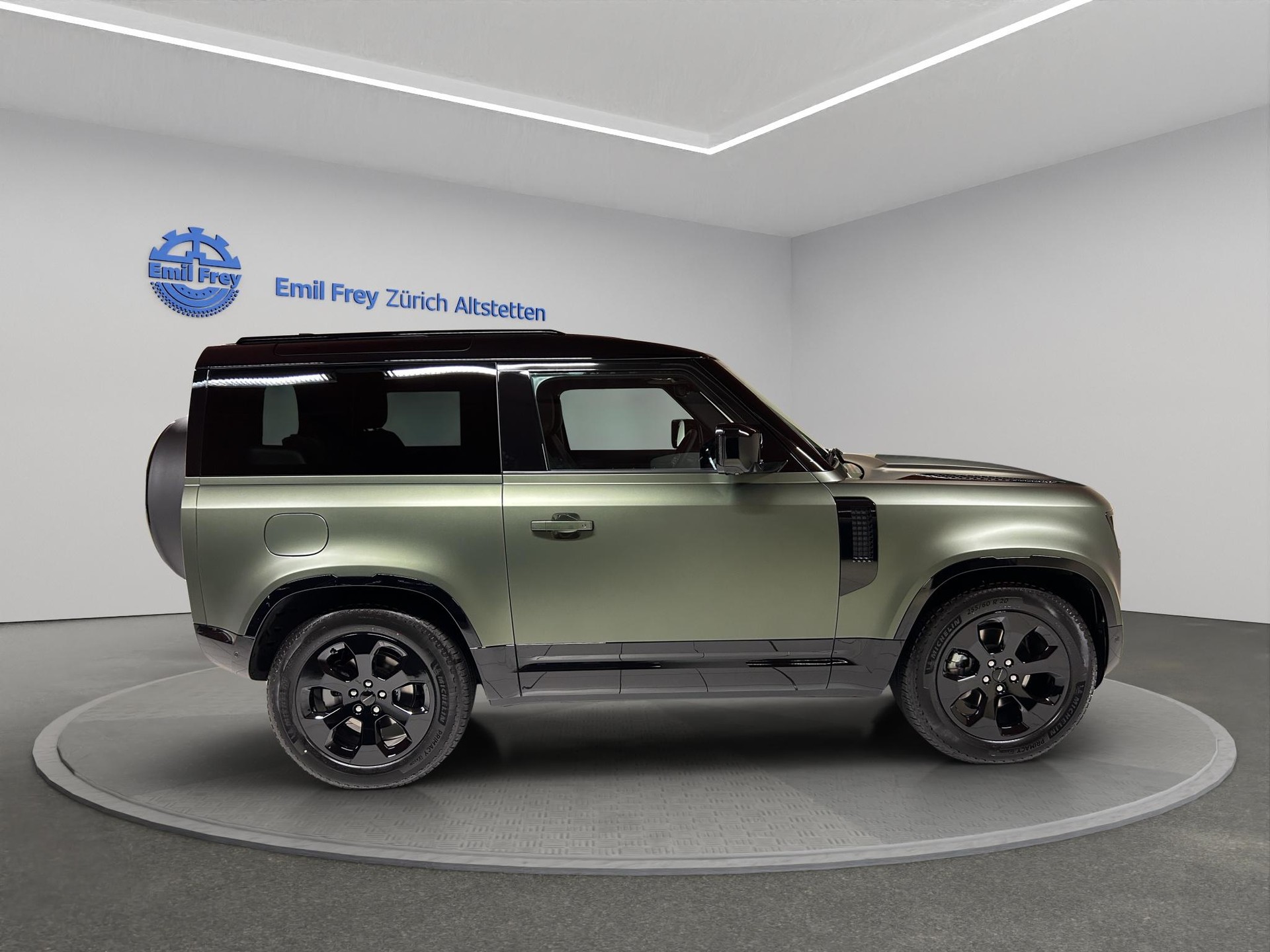 LAND ROVER Defender 90 3.0 D I6 250 X-Dynamic SE-showroom-element-2