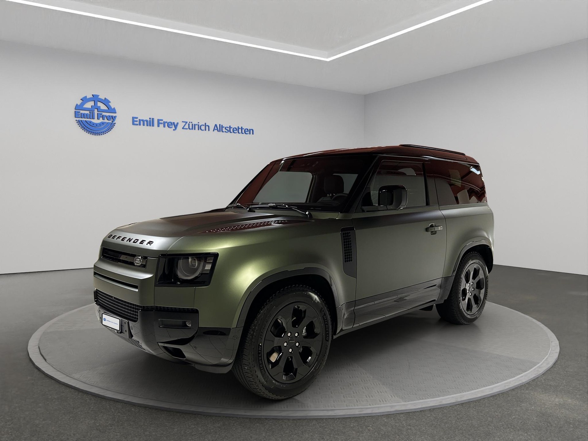 LAND ROVER Defender 90 3.0 D I6 250 X-Dynamic SE