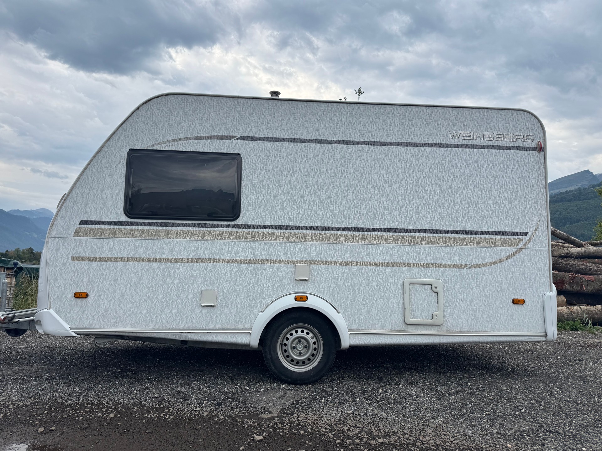 WEINSBERG Cara One 400 Kajüte Stockbett - 900 kg Leergewicht -Garage --image-2