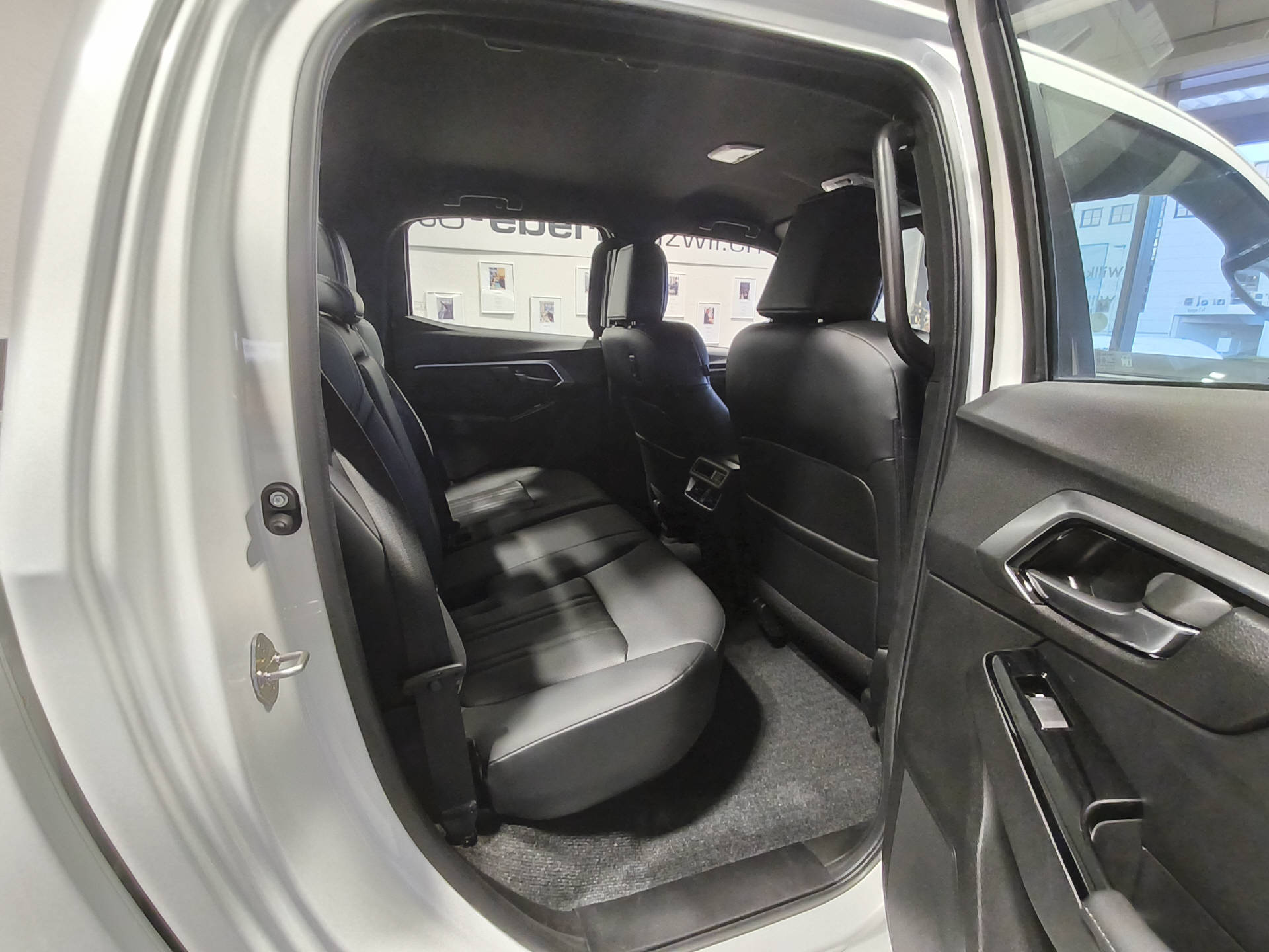 ISUZU D-Max Space Pick-up 2.2 DDi Prestige 4x4-image-12