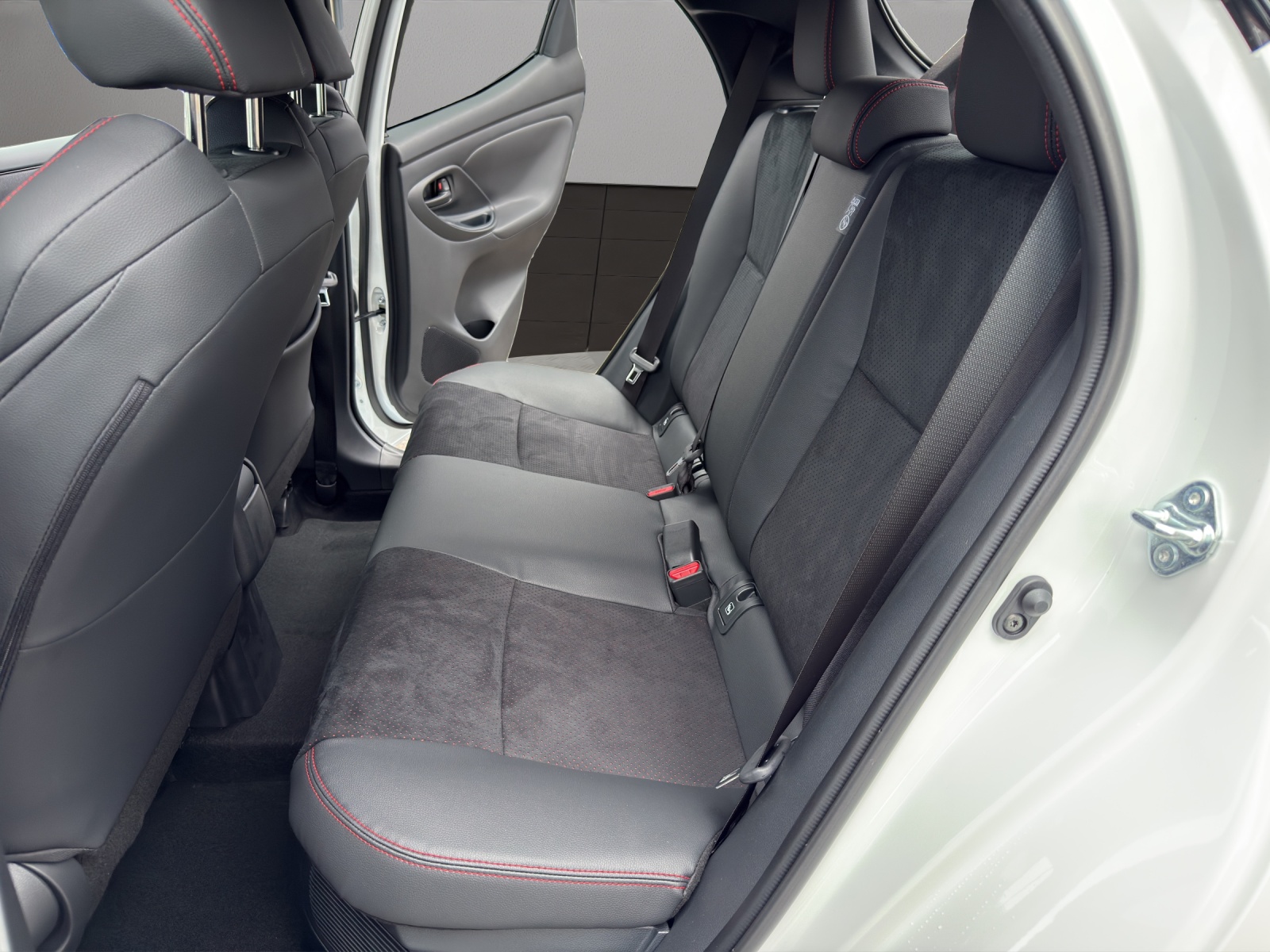 TOYOTA Yaris 1.5 GR Sport e-CVT (10 STÜCK)-image-12