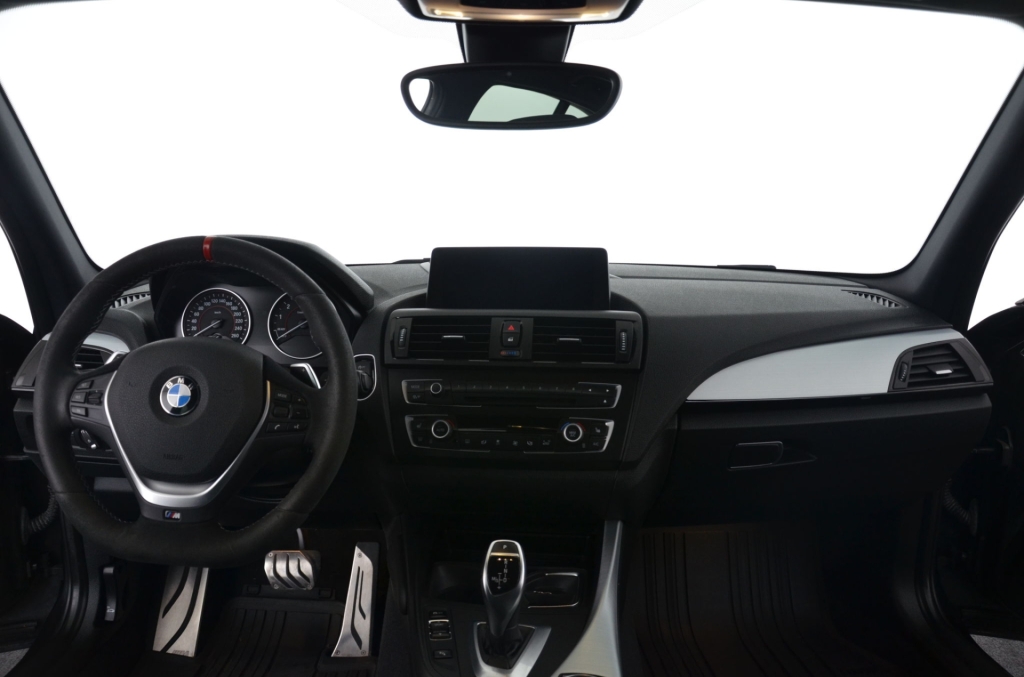 BMW M135i xDrive Steptronic-image-11