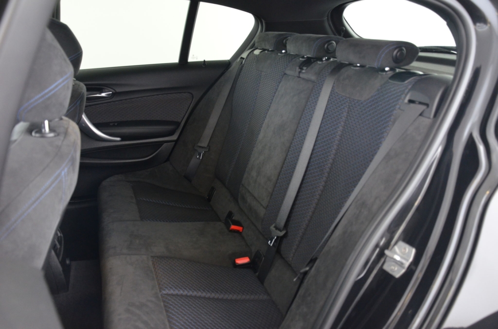 BMW M135i xDrive Steptronic-image-13