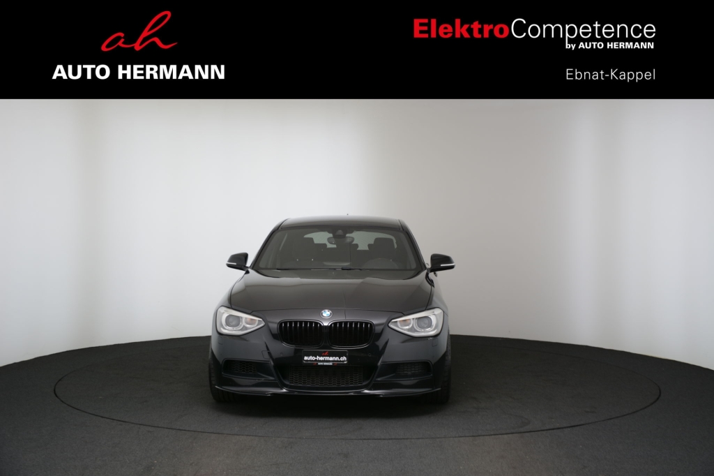 BMW M135i xDrive Steptronic-showroom-element-1