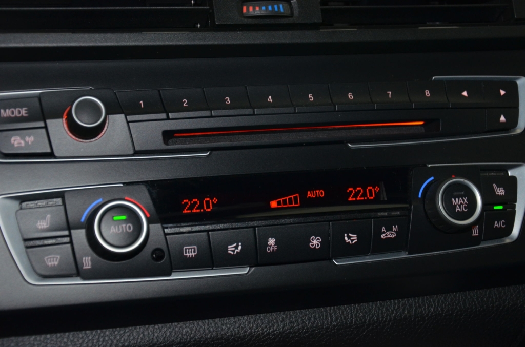 BMW M135i xDrive Steptronic-image-21