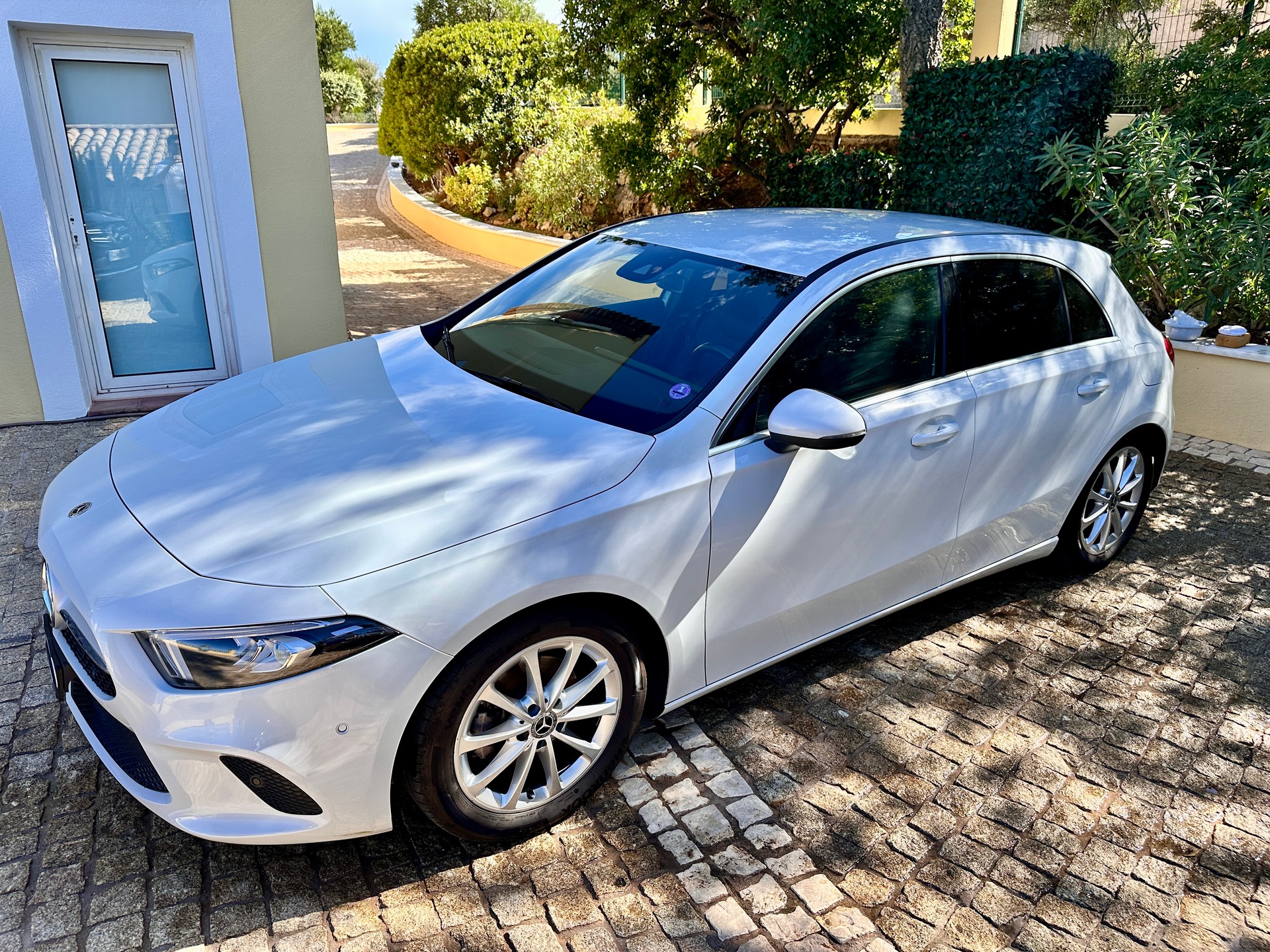 MERCEDES-BENZ A 180 Progressive