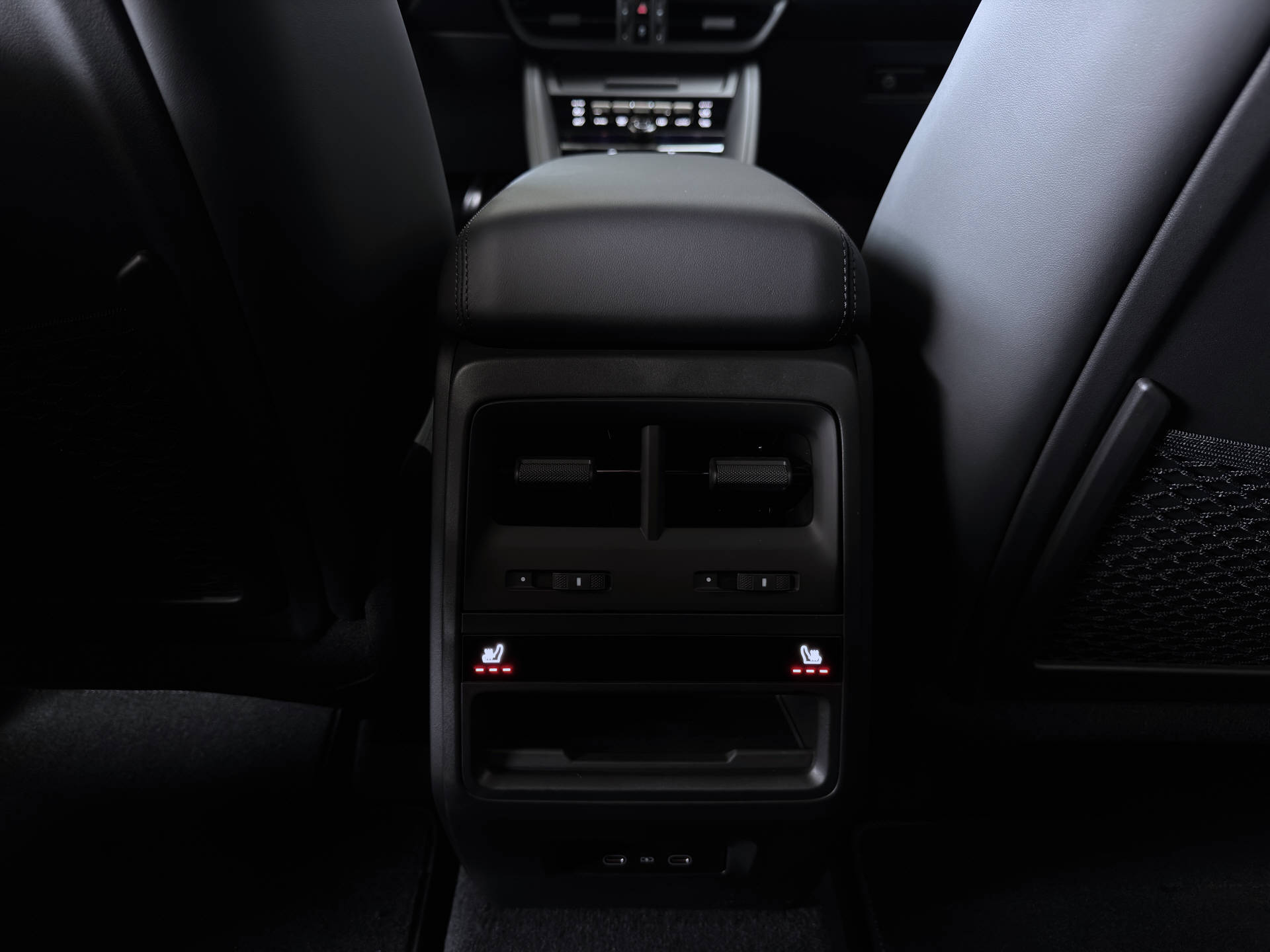 PORSCHE Macan Turbo-image-13