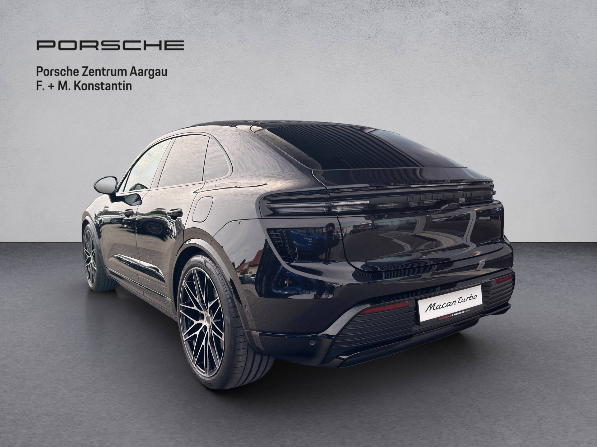PORSCHE Macan Turbo-image-3
