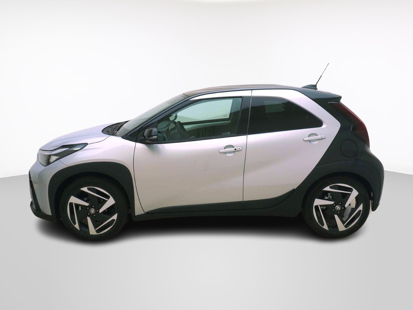 TOYOTA Aygo X 1.5 VVT-i HSD Style-showroom-element-1