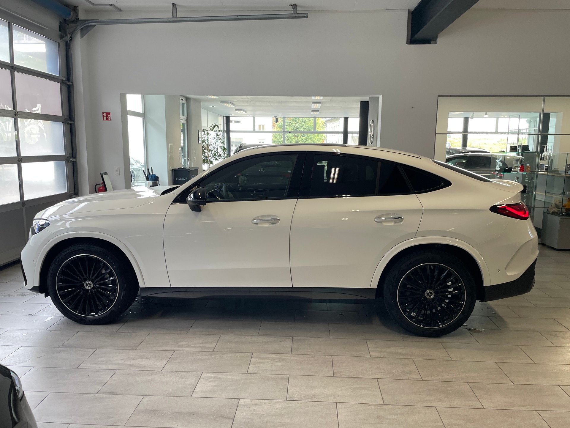 MERCEDES-BENZ GLC Coupé 300 4Matic 9G-Tronic AMG Line-showroom-element-3