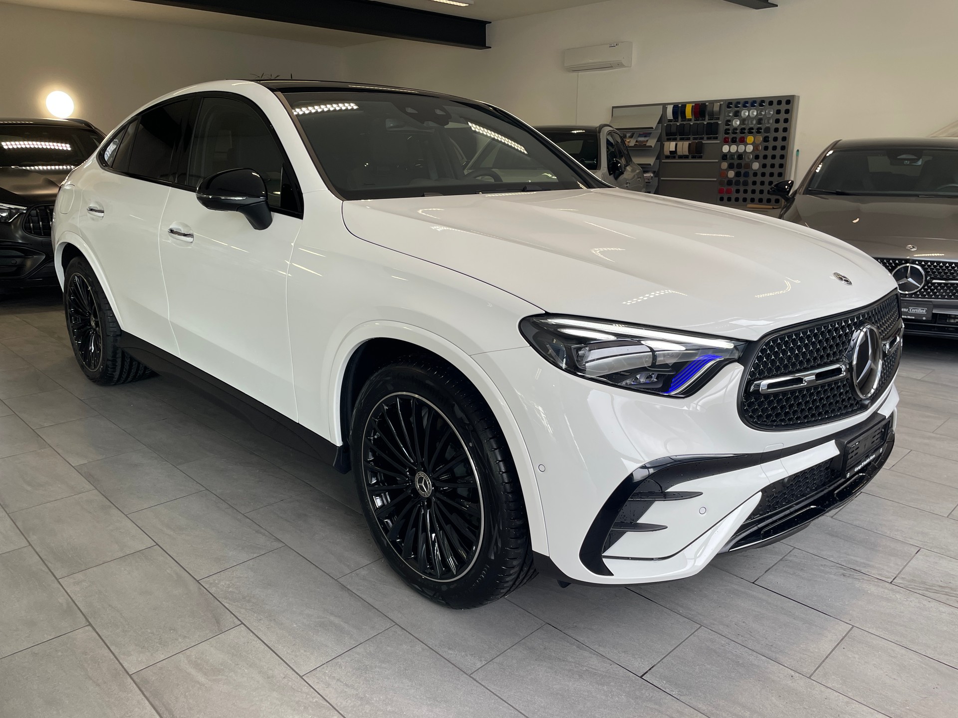 MERCEDES-BENZ GLC Coupé 300 4Matic 9G-Tronic AMG Line-showroom-element-2