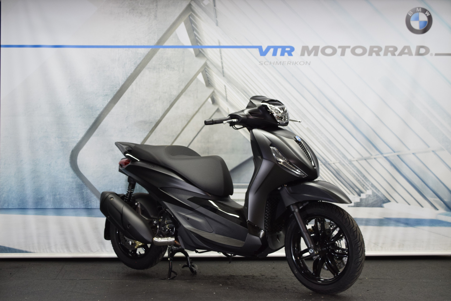 PIAGGIO Beverly 300 HPE Deep Black Deep Black - Sofort verfügbar