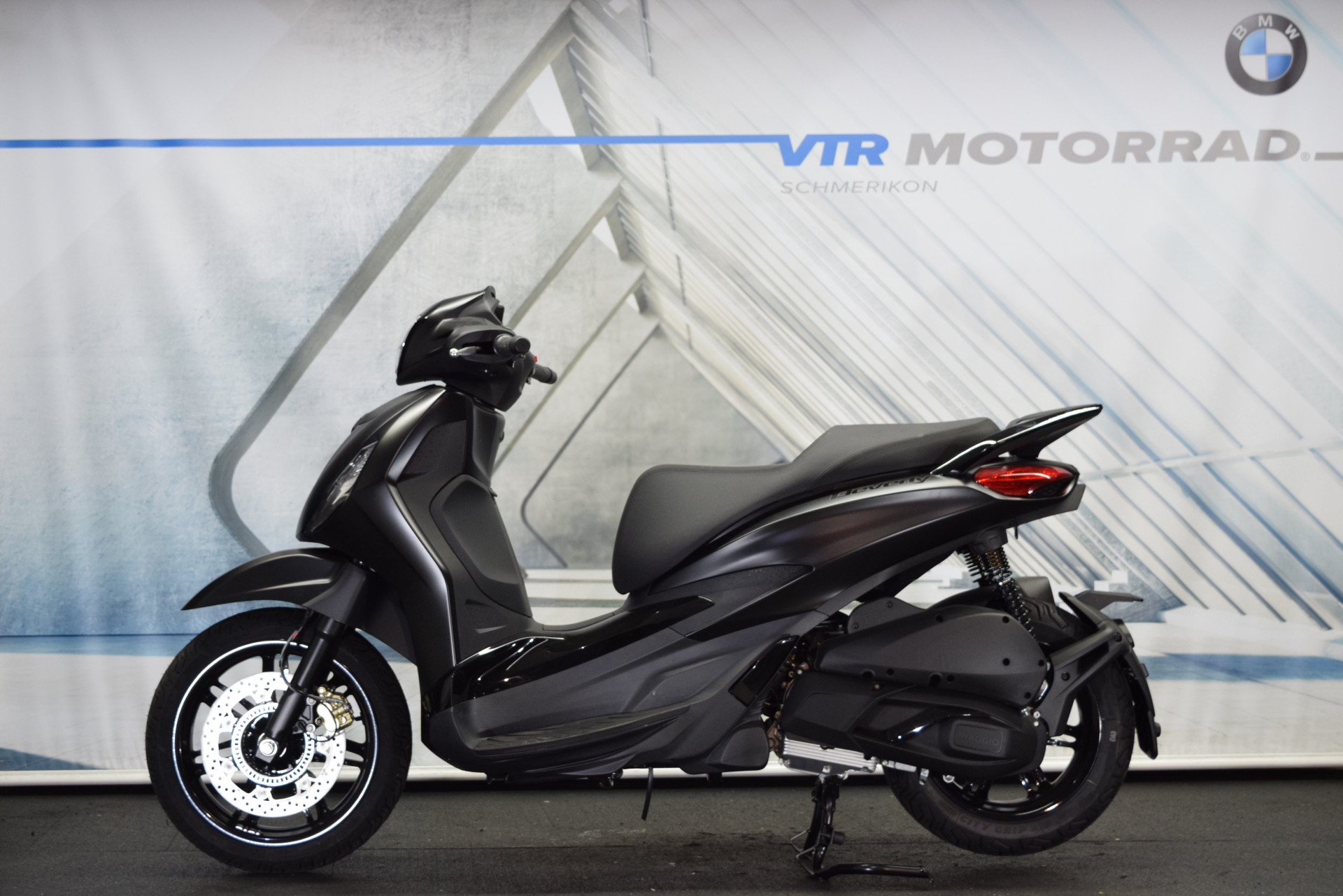 PIAGGIO Beverly 300 HPE Deep Black Deep Black - Sofort verfügbar-image-4