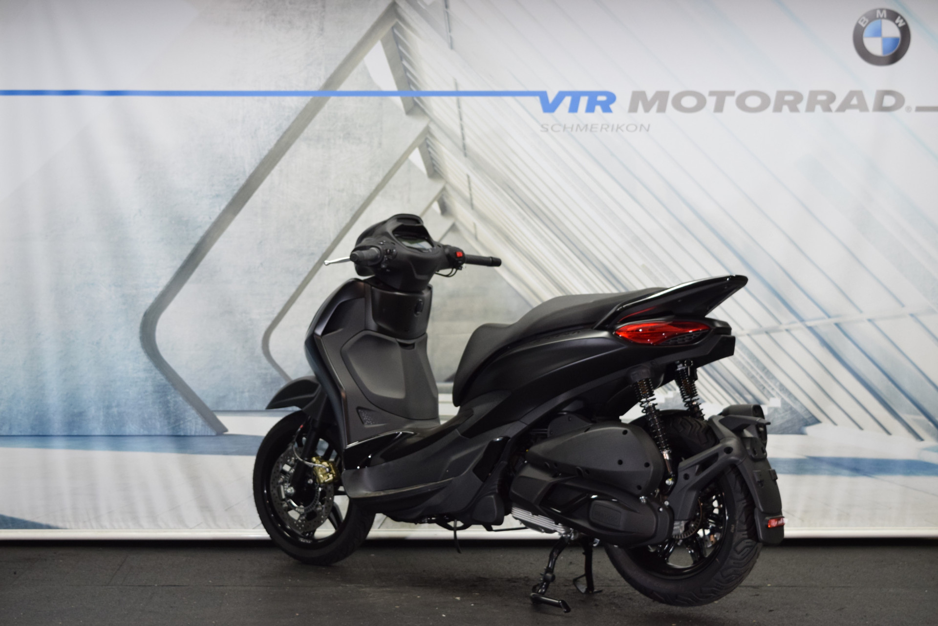 PIAGGIO Beverly 300 HPE Deep Black Deep Black - Sofort verfügbar-image-3