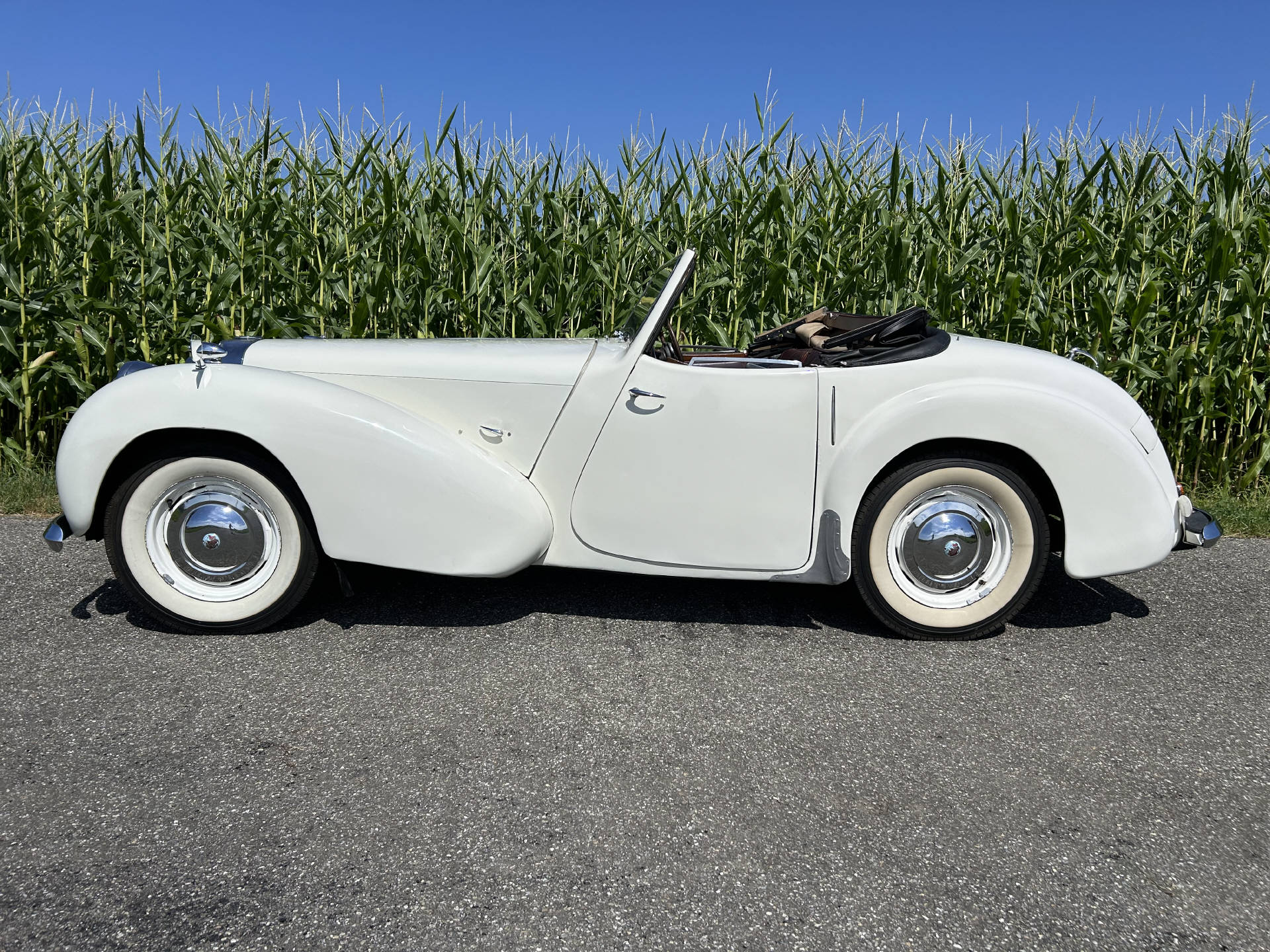 TRIUMPH Roadster 2000-showroom-element-1