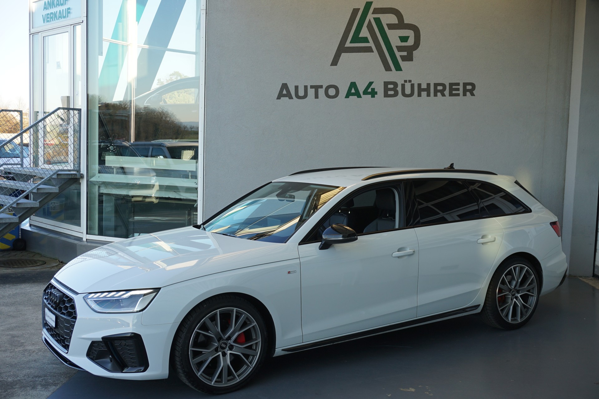AUDI A4 Avant 40 TDI S-Line quattro 204PS-showroom-element-1