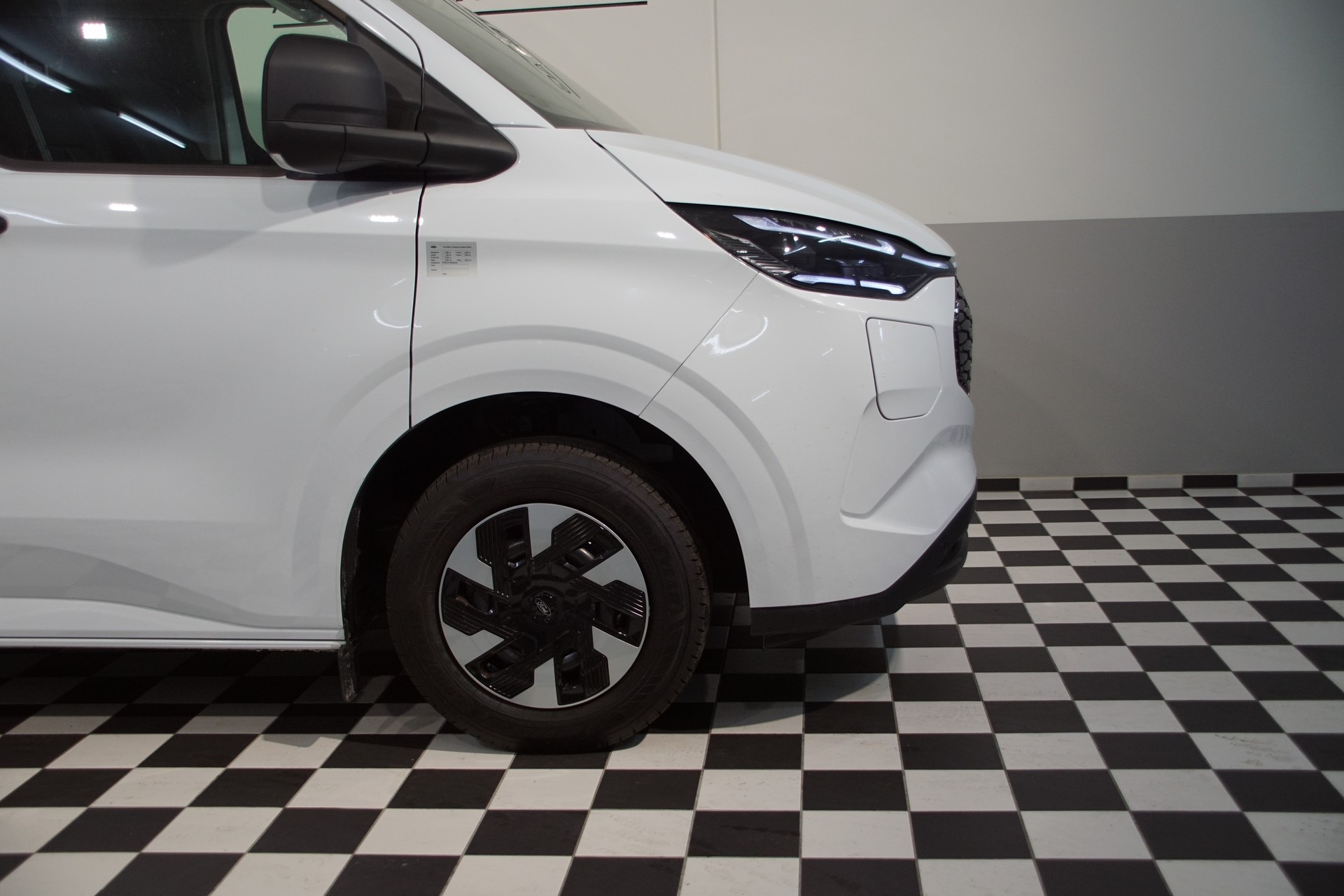 FORD Transit Custom Van 320 L1 H1 65kWh Trend-showroom-element-3