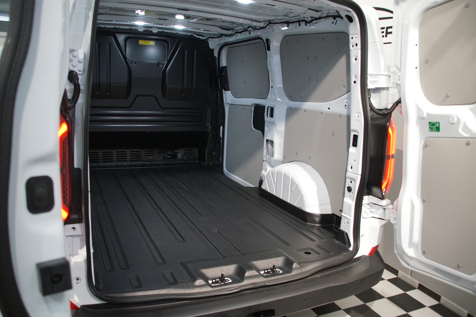 FORD Transit Custom Van 320 L1 H1 65kWh Trend-image-10