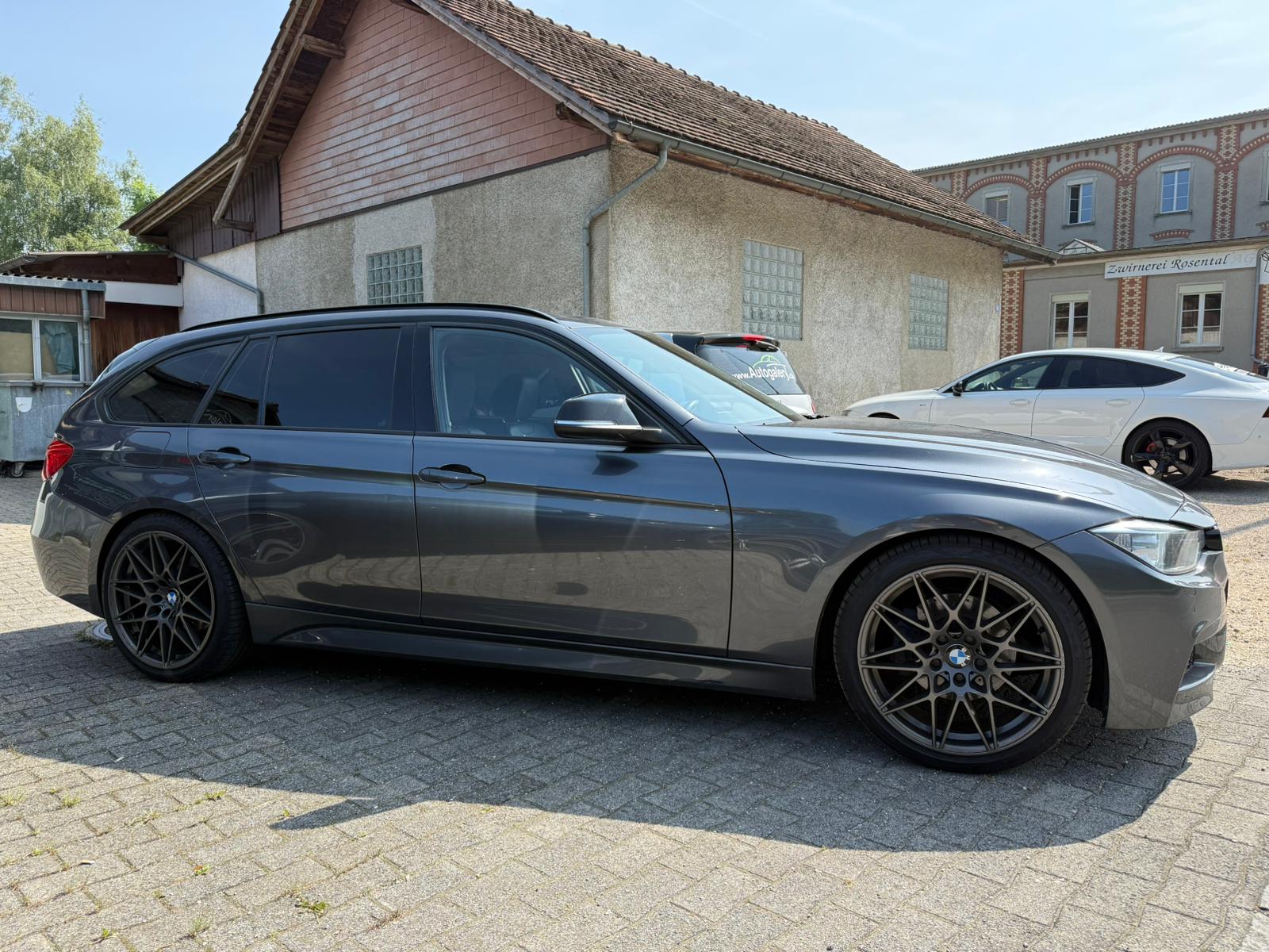 BMW 320d xDrive Touring Sport Line Steptronic-image-4
