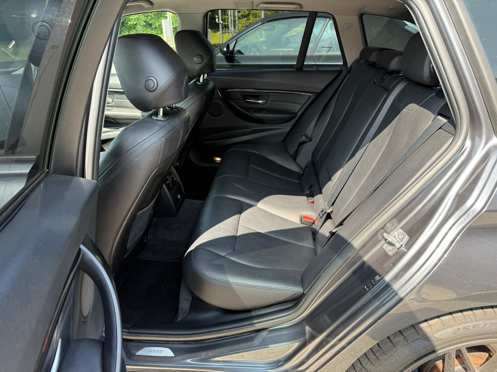 BMW 320d xDrive Touring Sport Line Steptronic-image-11