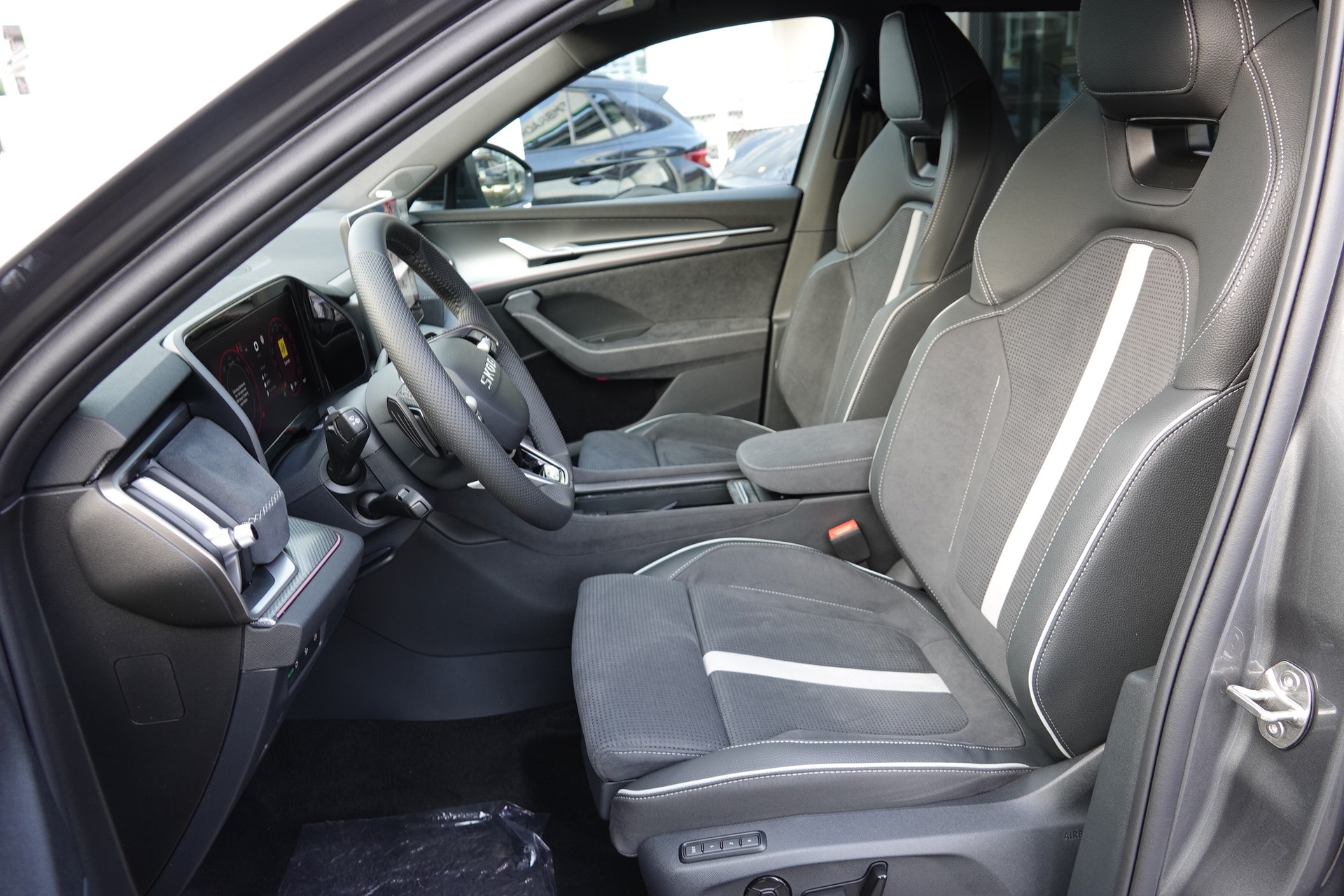 SKODA Kodiaq 2.0 TSI Sport. 4x4-image-13