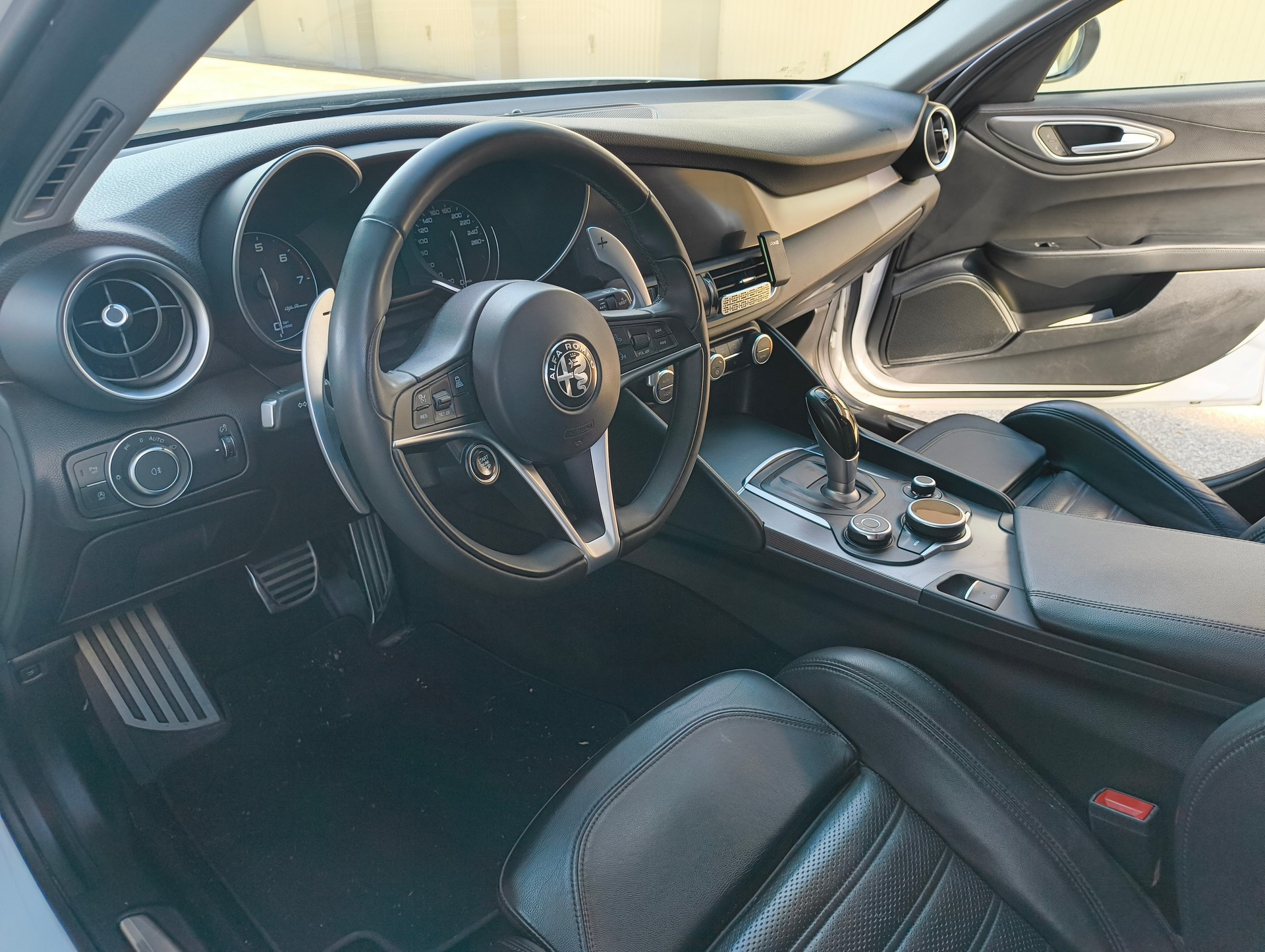 ALFA ROMEO Giulia 2.0 Veloce Q4 Automatic mit Premium Garantie-image-5