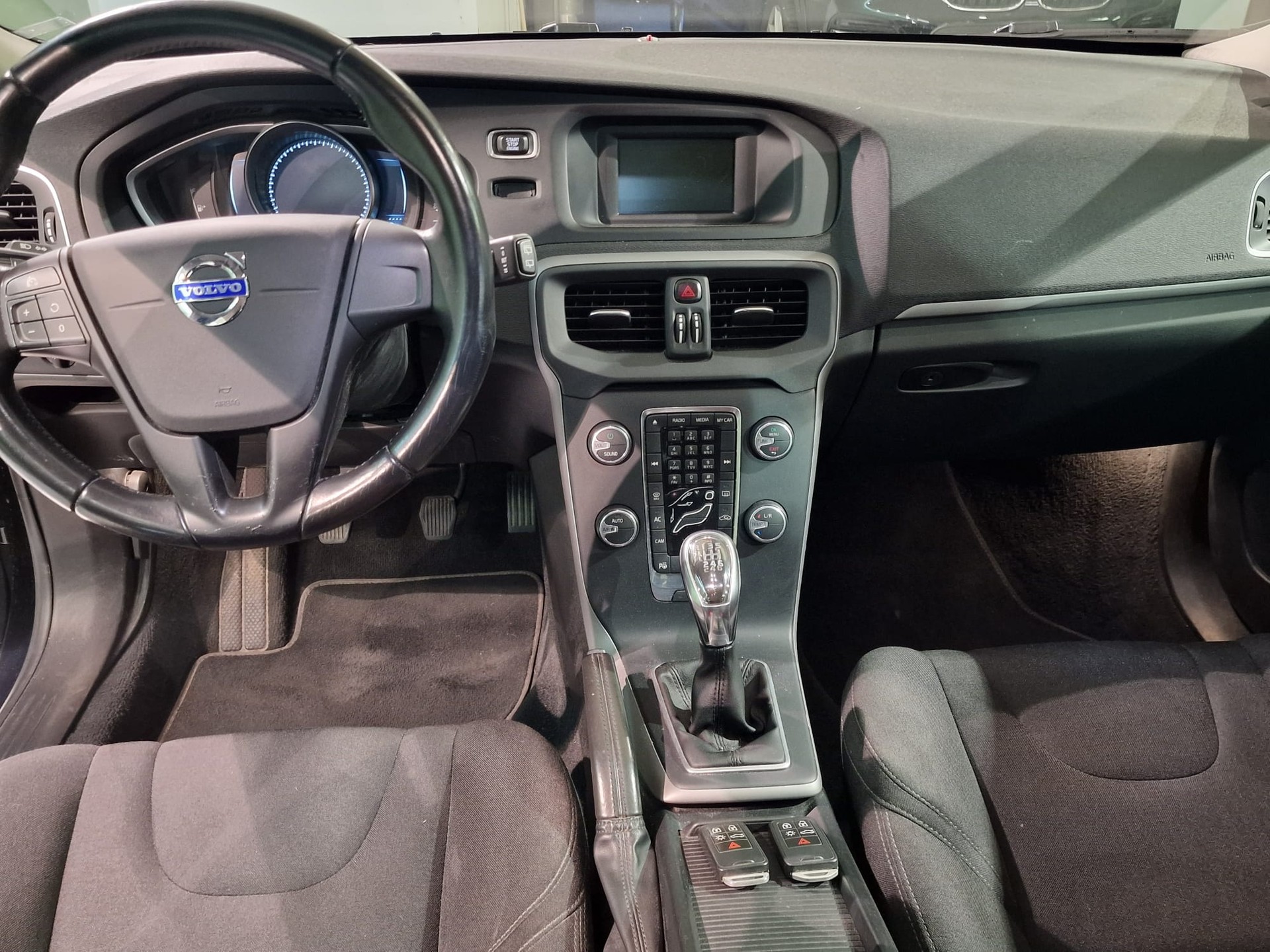 VOLVO V40 T3 Momentum-image-10