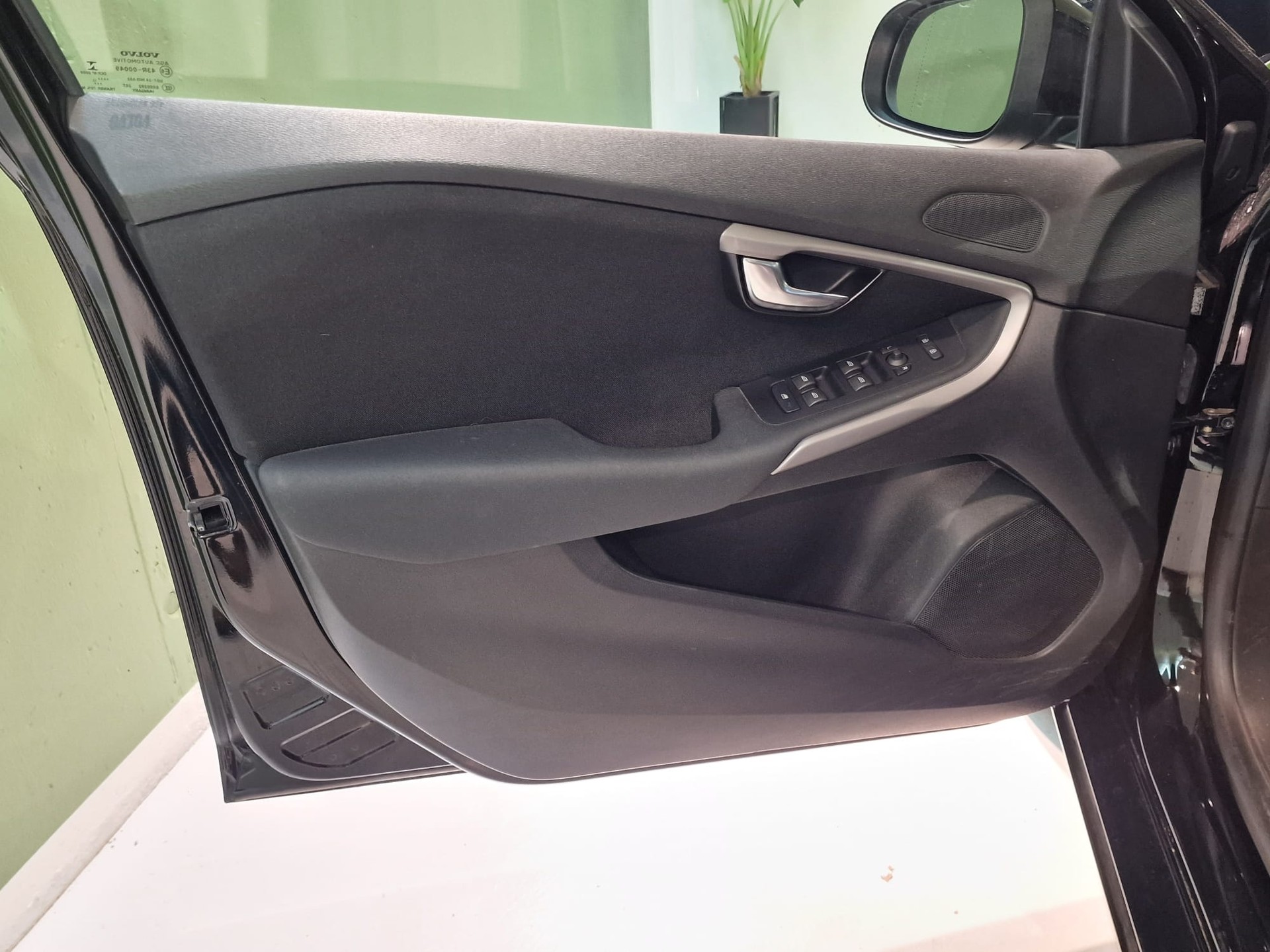 VOLVO V40 T3 Momentum-image-6