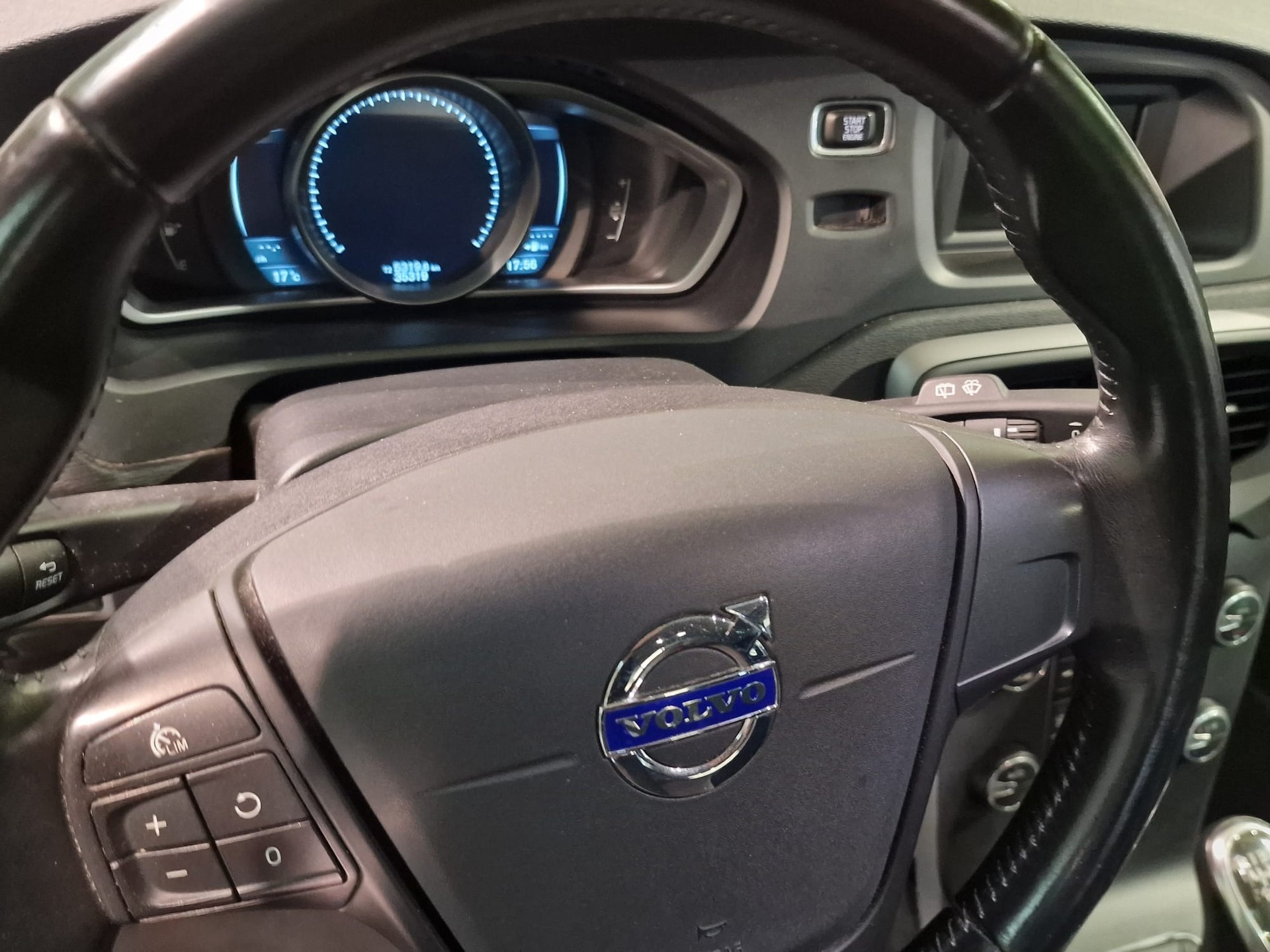 VOLVO V40 T3 Momentum-image-9