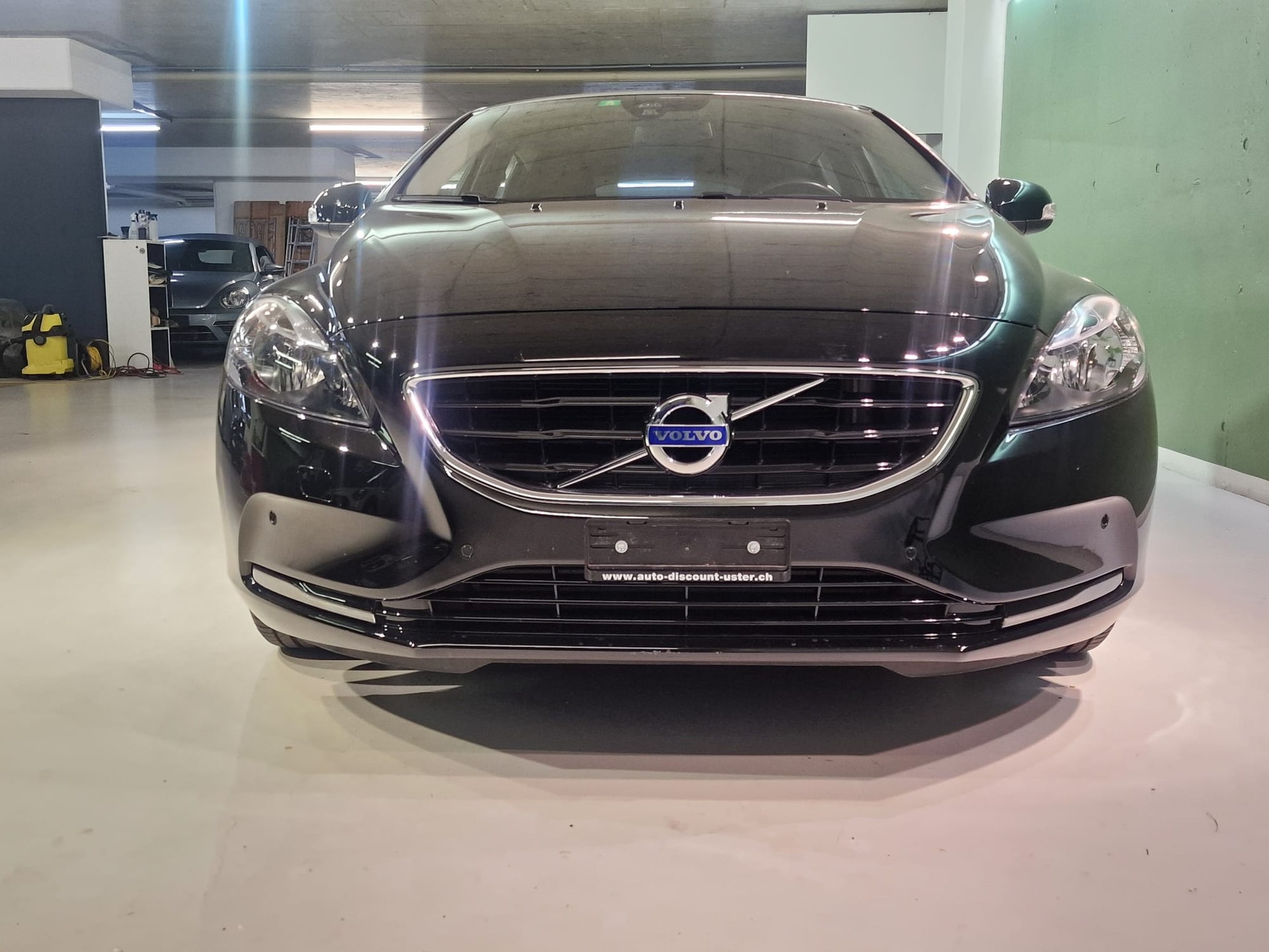 VOLVO V40 T3 Momentum-image-3