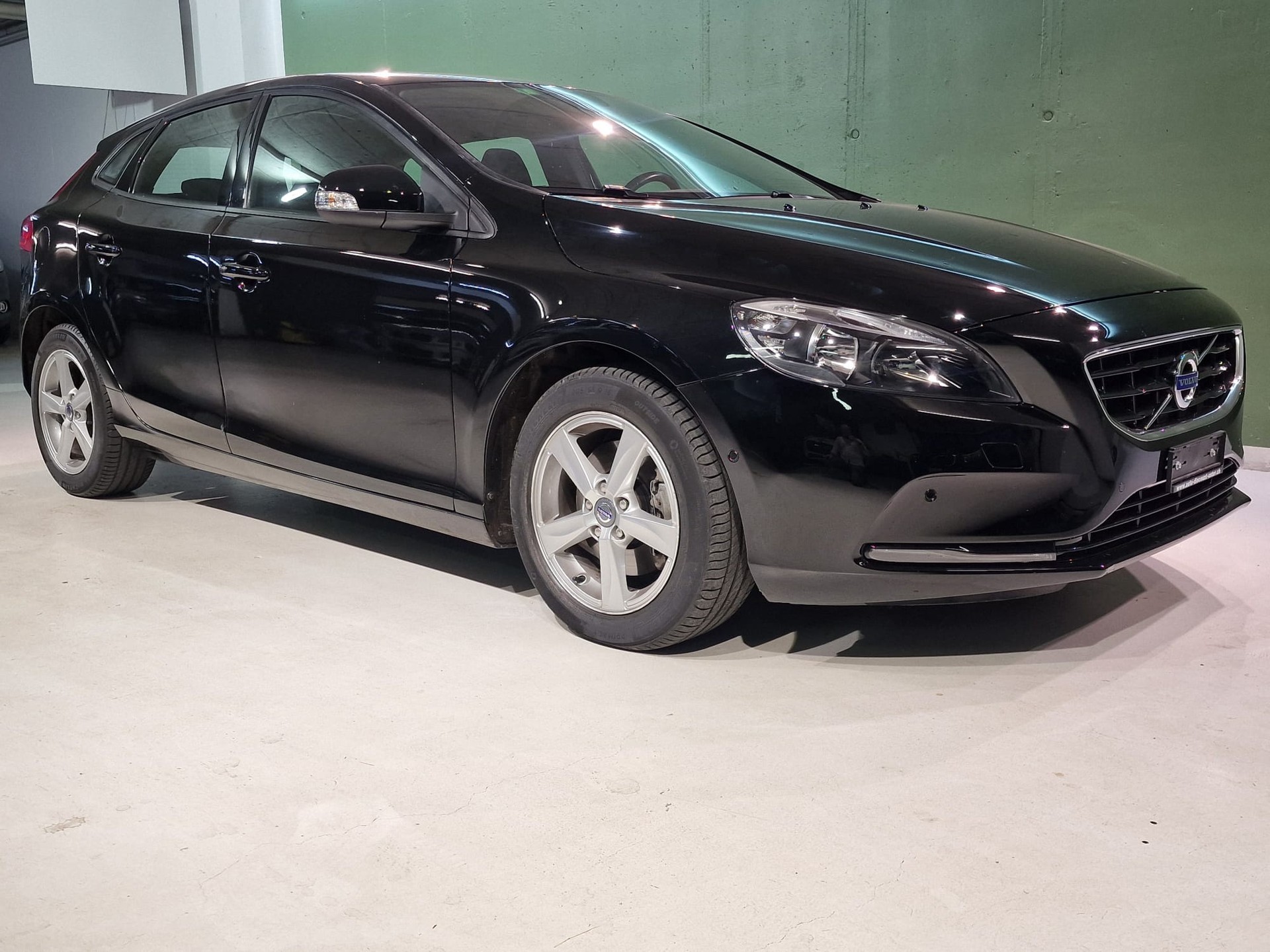 VOLVO V40 T3 Momentum